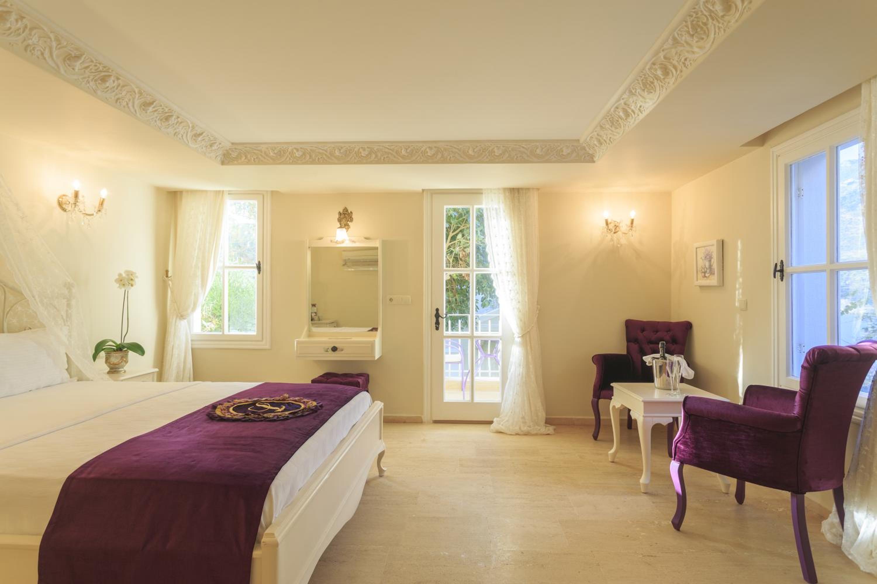 Deluxe Double Room with Garden View photo 3