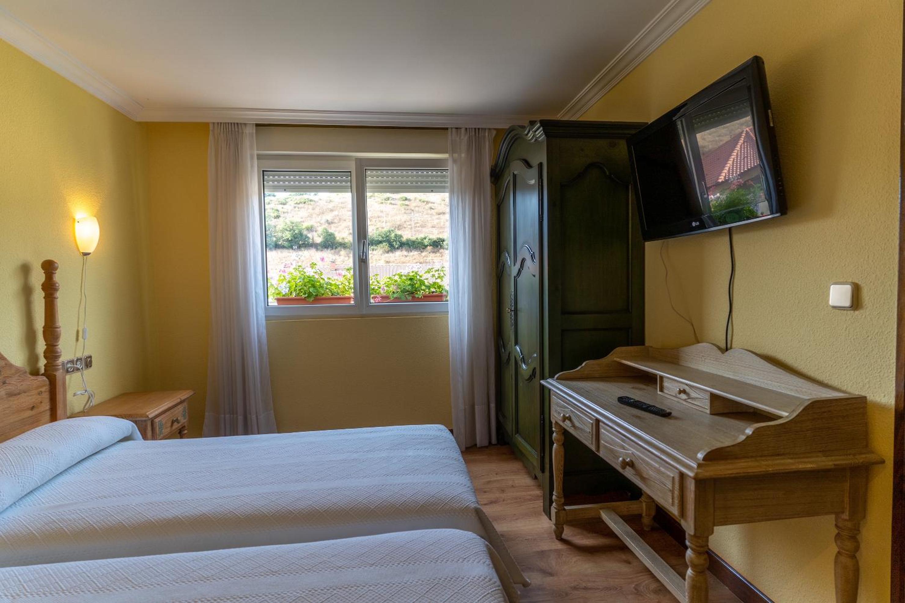 Twin Room with Mountain View photo 2