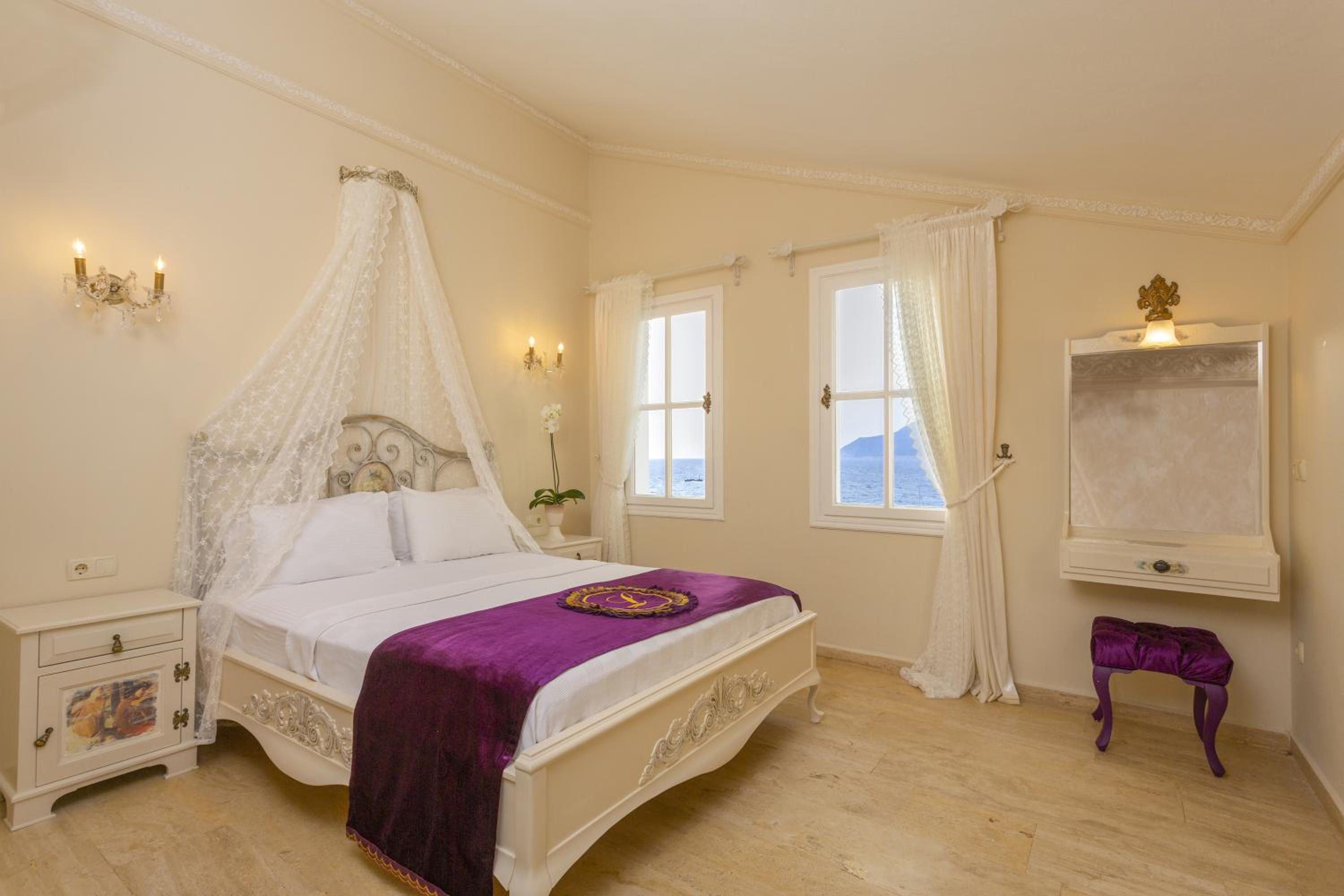 Deluxe Suite with Sea View