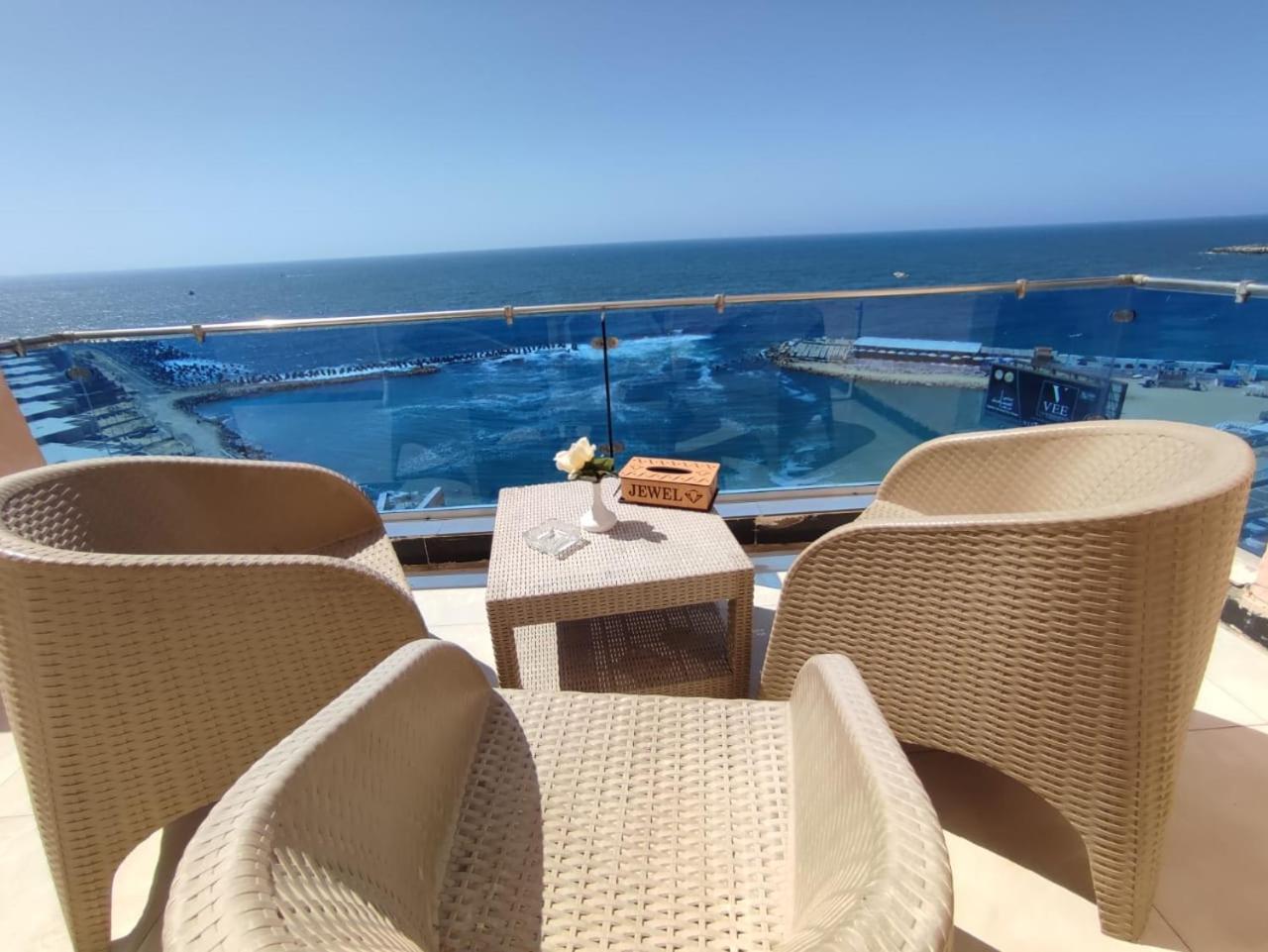  Deluxe Suite Direct Sea View (Egyptians & Resident Foreigners only)  photo 2