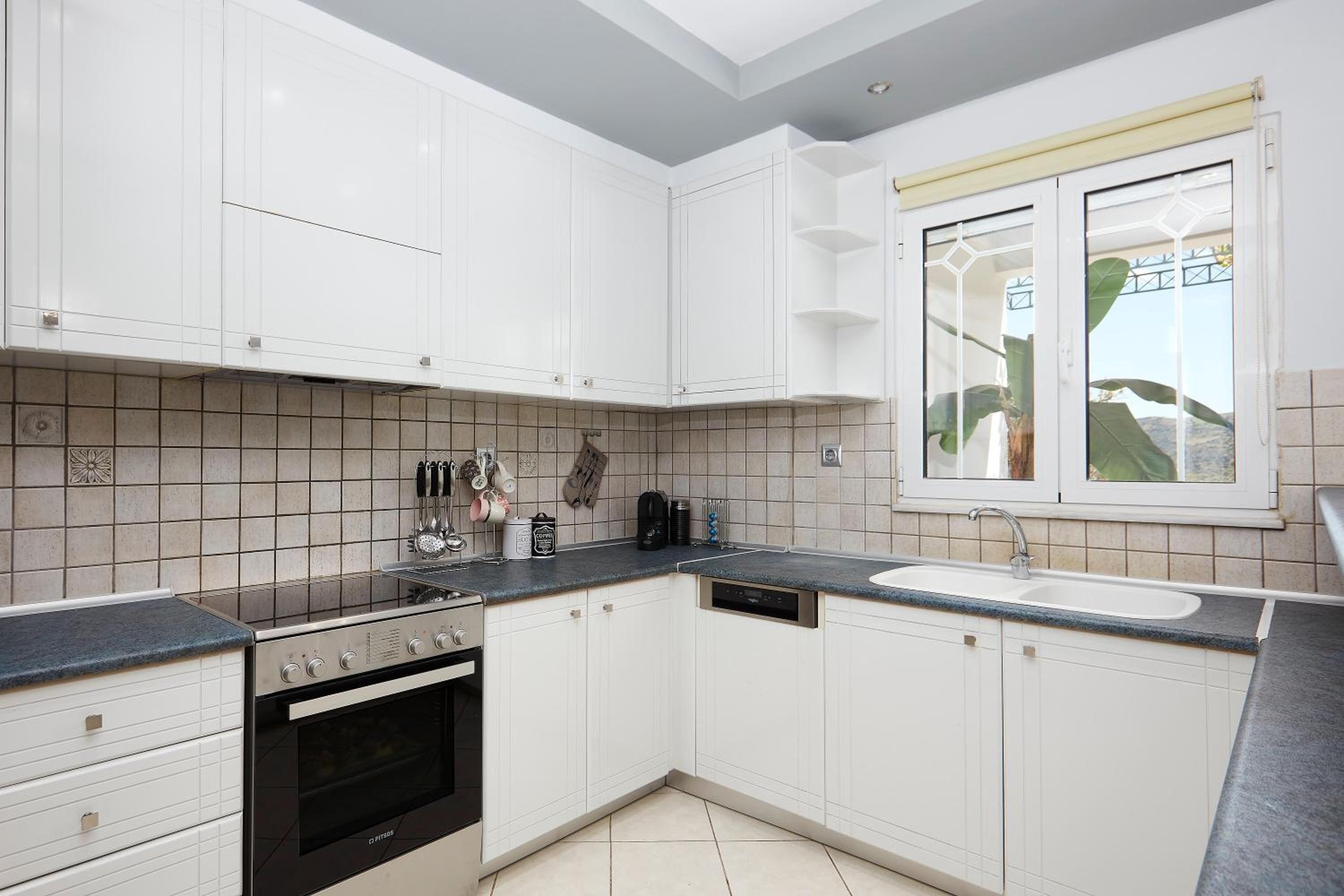 Three-Bedroom Villa photo 2