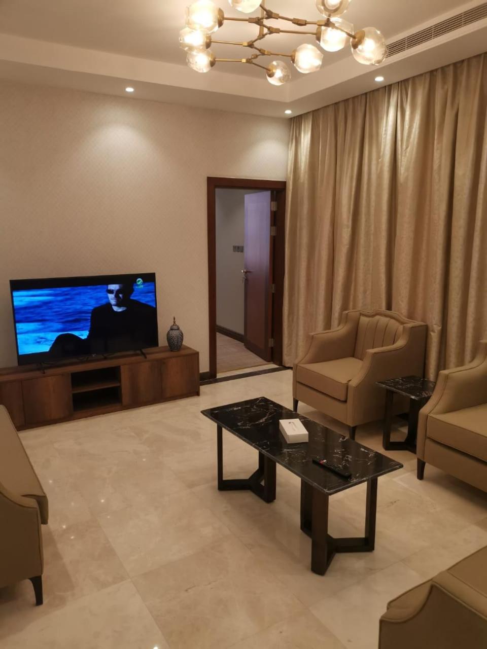 Queen Suite - Photo 10