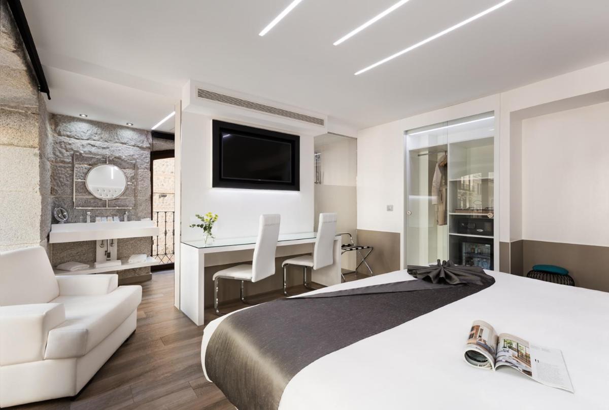 Superior Double or Twin Room thumbnail 5