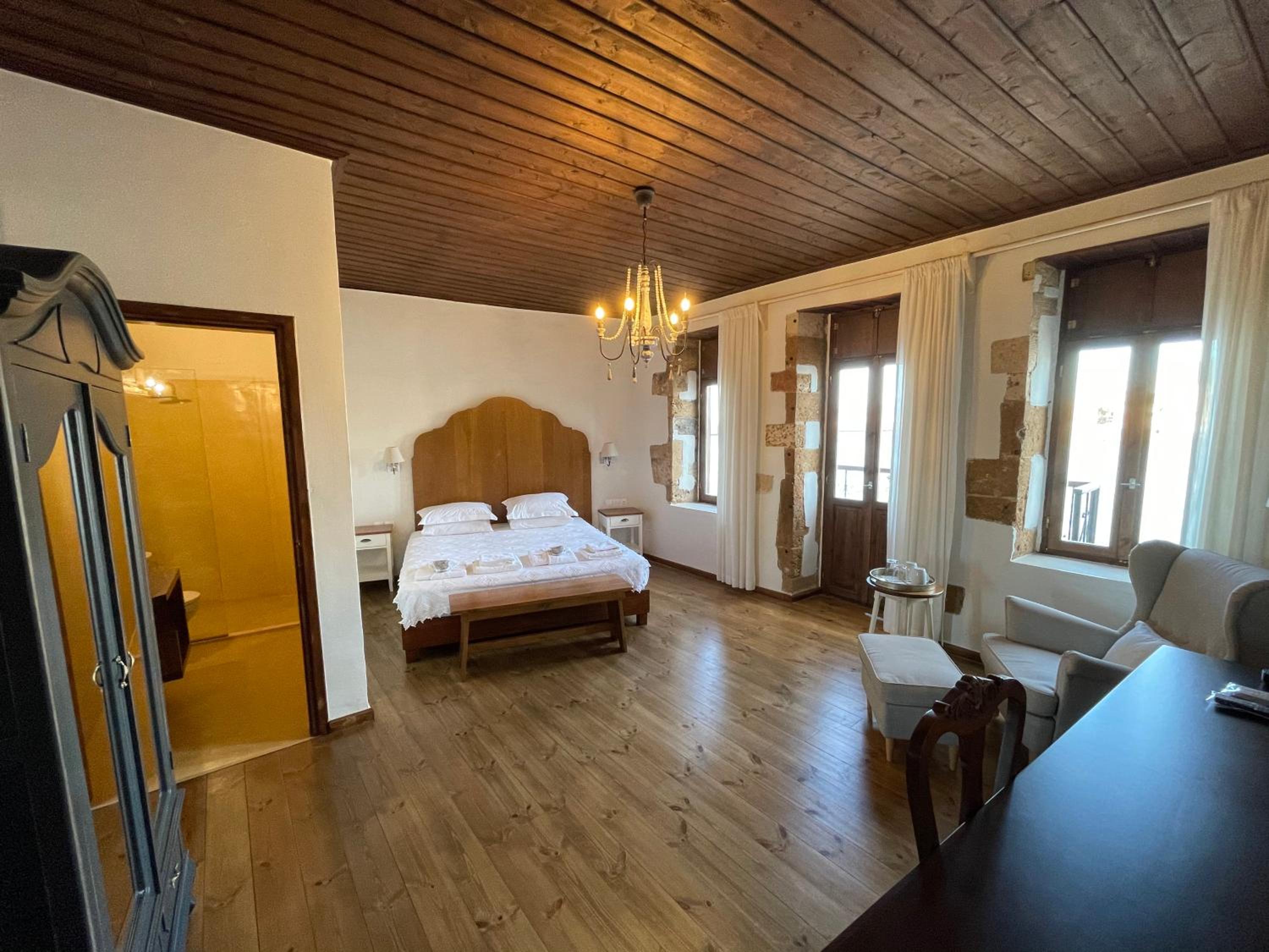 Deluxe Double Room with Balcony and Sea View