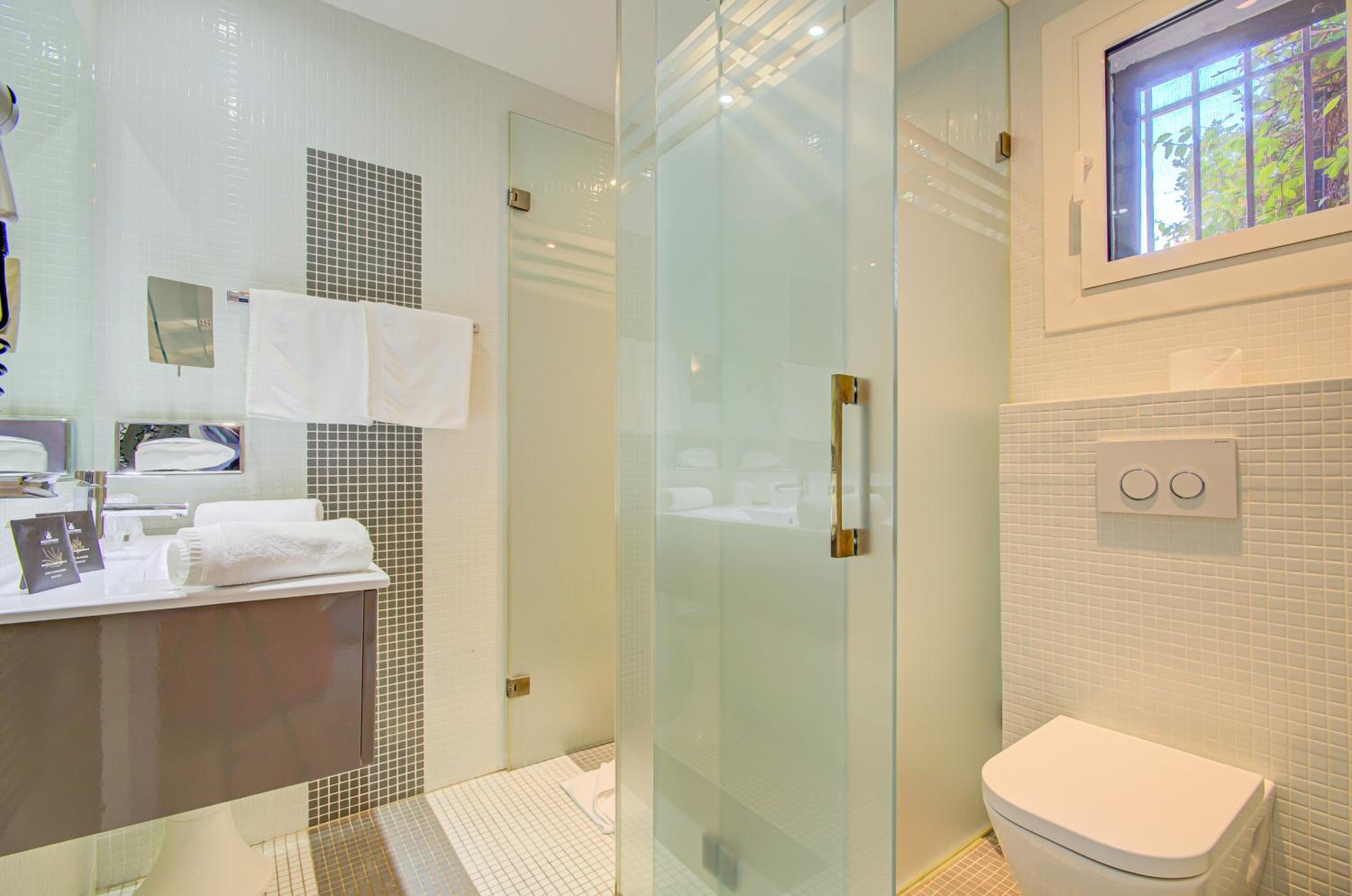 Superior Double or Twin Room with Garden View photo 3
