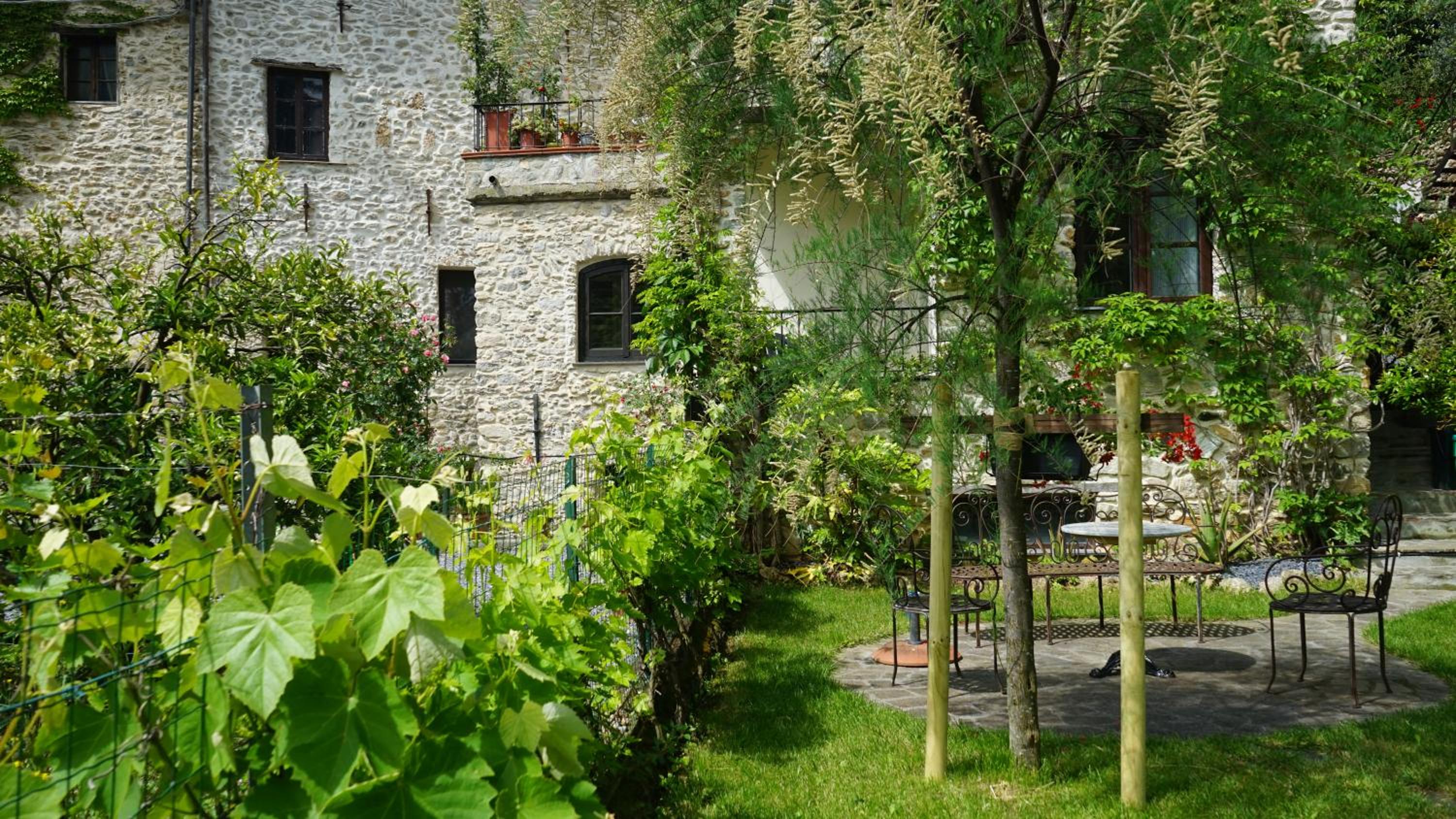 One-Bedroom Apartment with Garden View photo 3