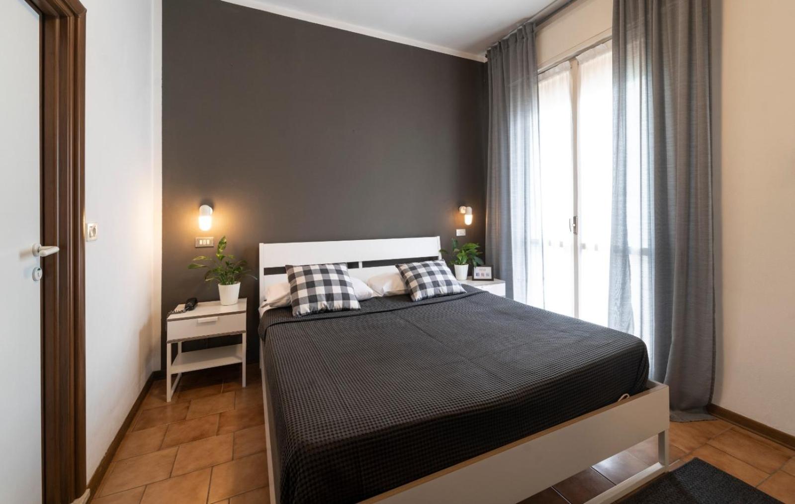 Double Room with Balcony - Photo 17