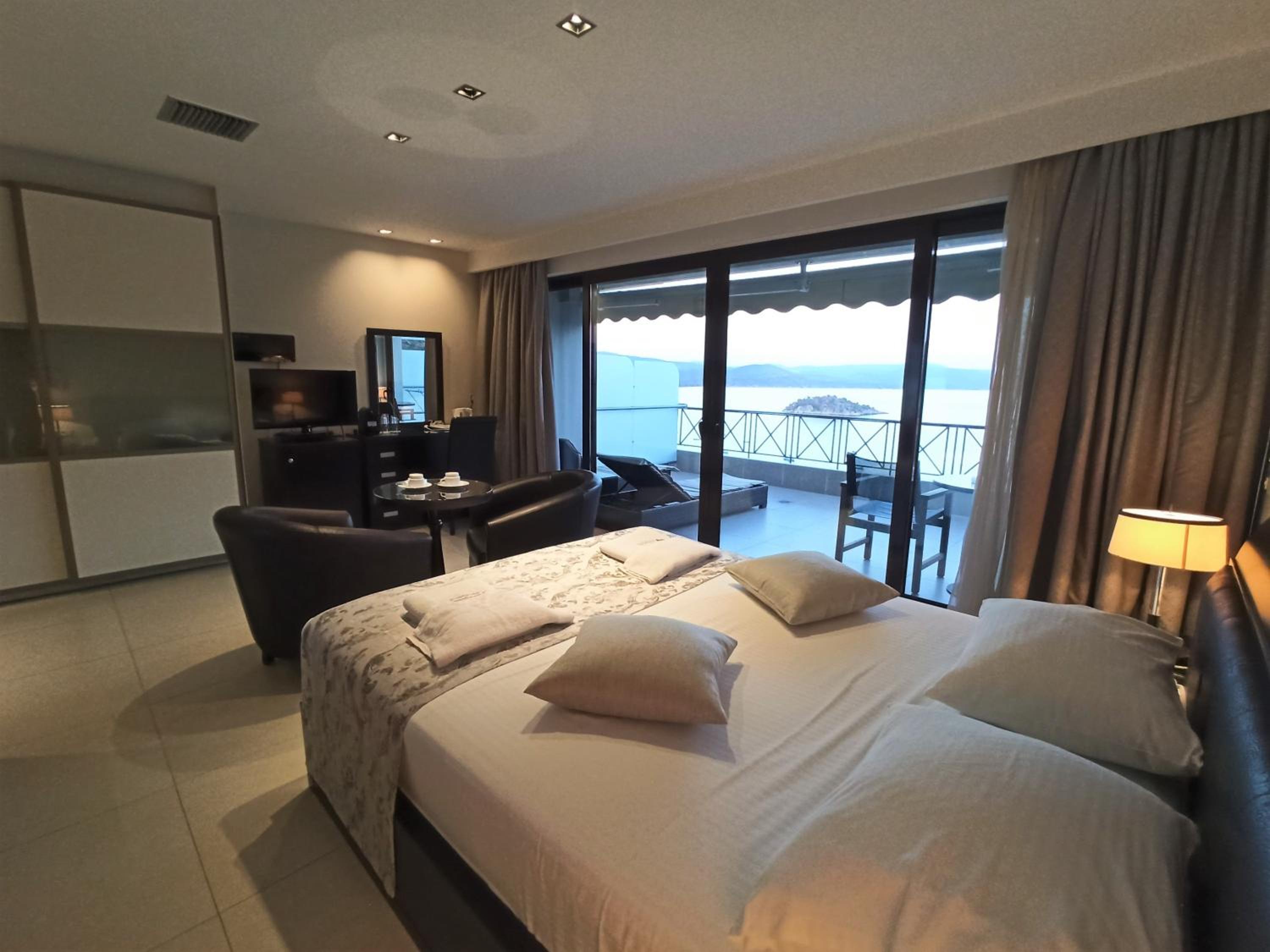 Junior Suite with Sea View - Photo 1