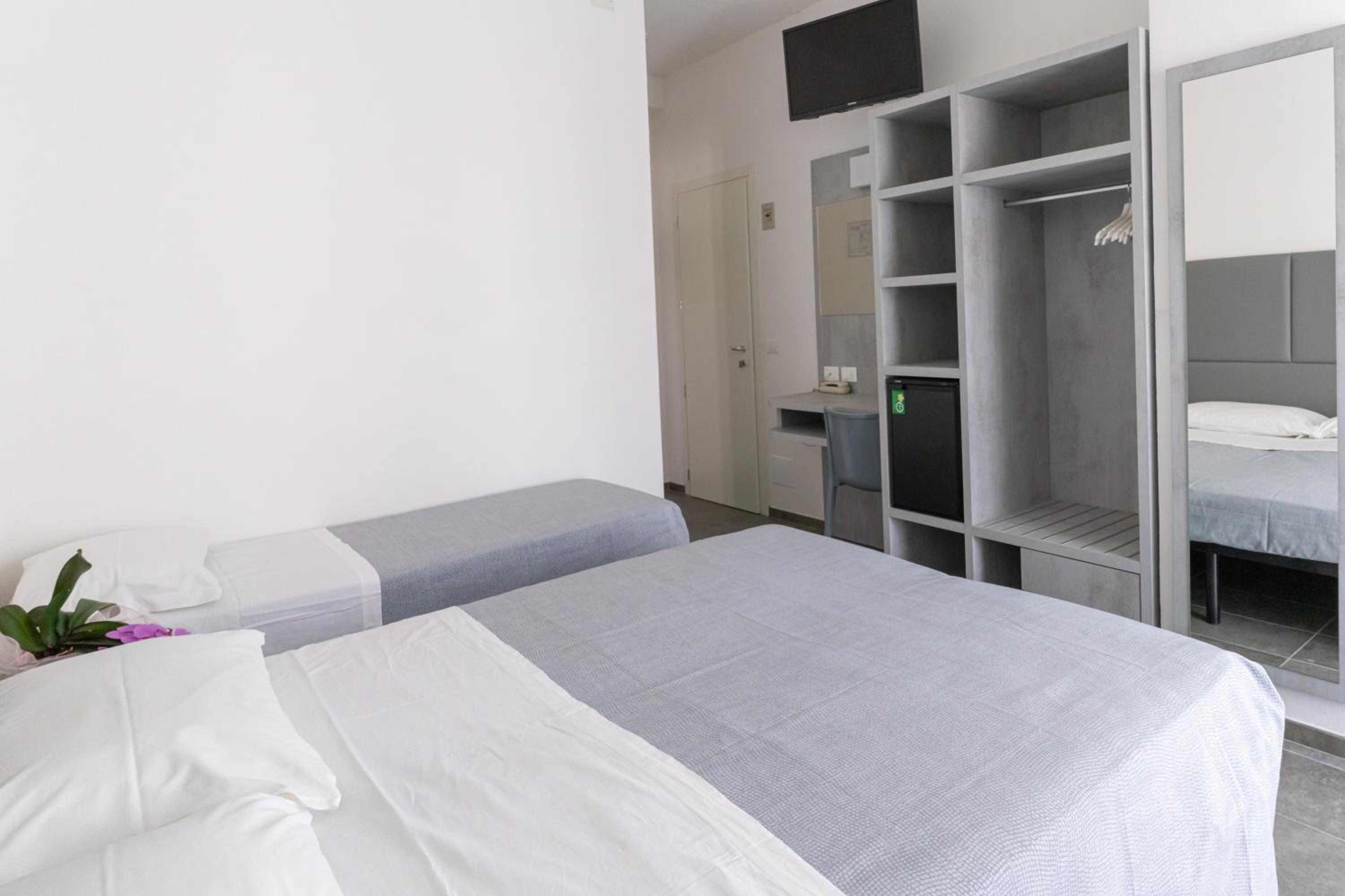 Quadruple Room with Balcony photo 2