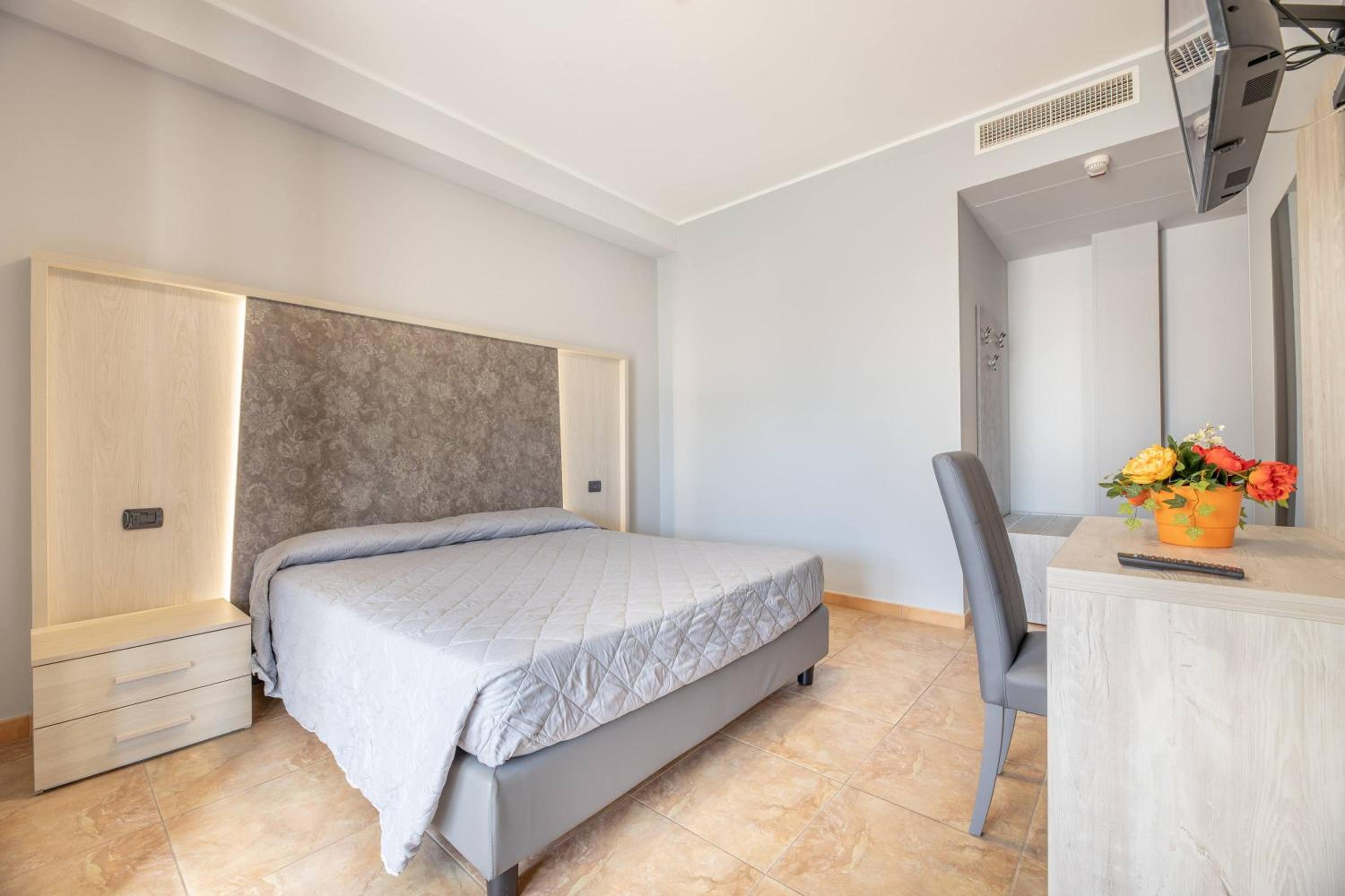 Double Room with Partial Sea View