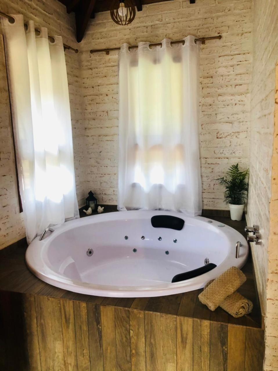 Double Room with Spa Bath - Photo 8