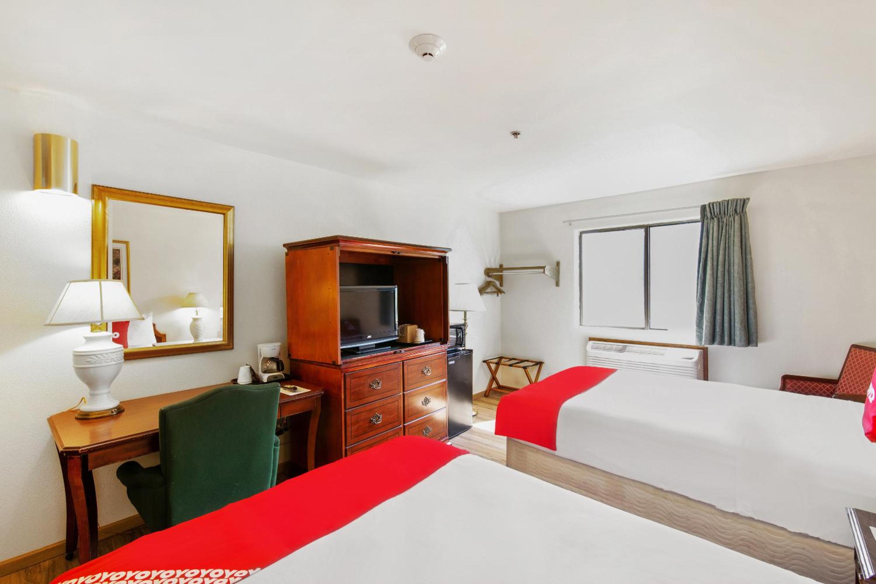 Double Room with Two Double Beds - Photo 3