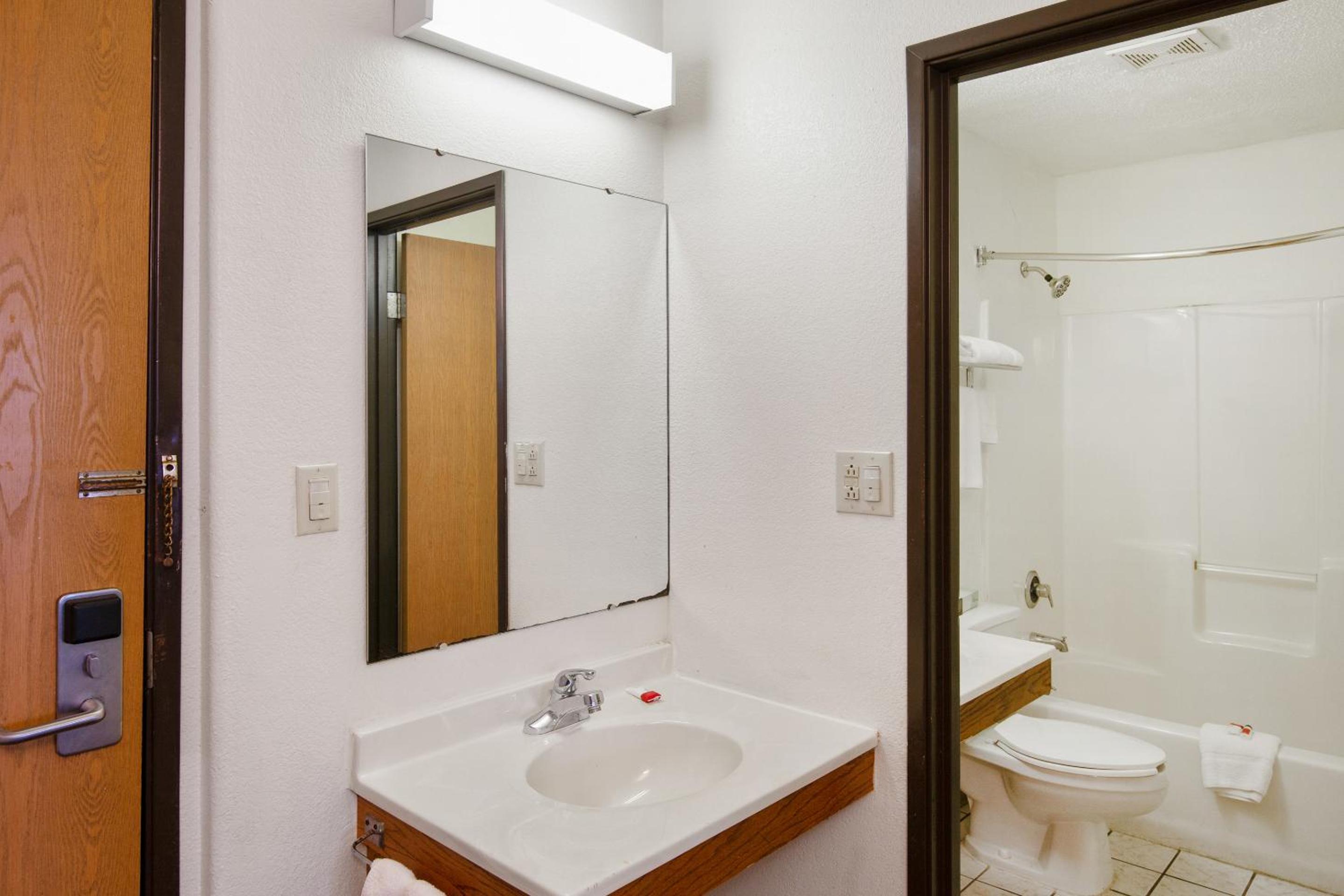 Double Room with Two Double Beds - Photo 4