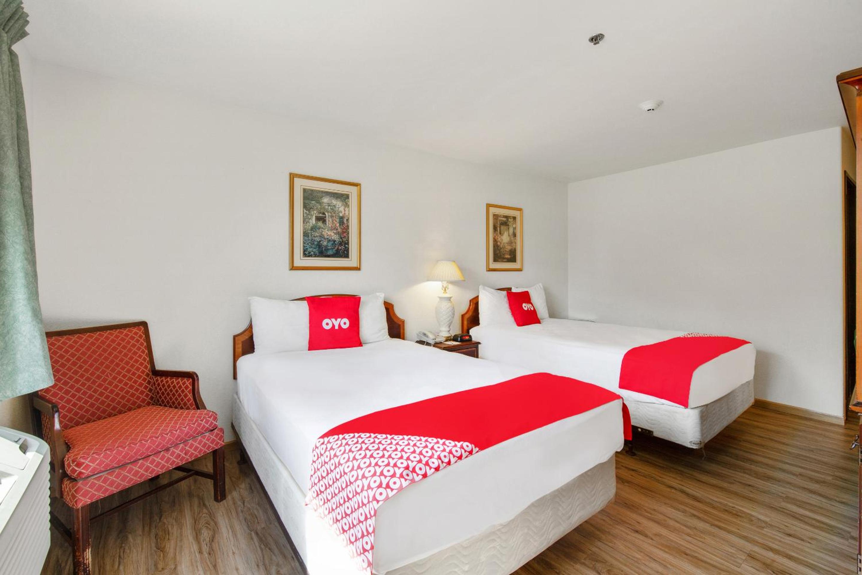 Double Room with Two Double Beds - Photo 1