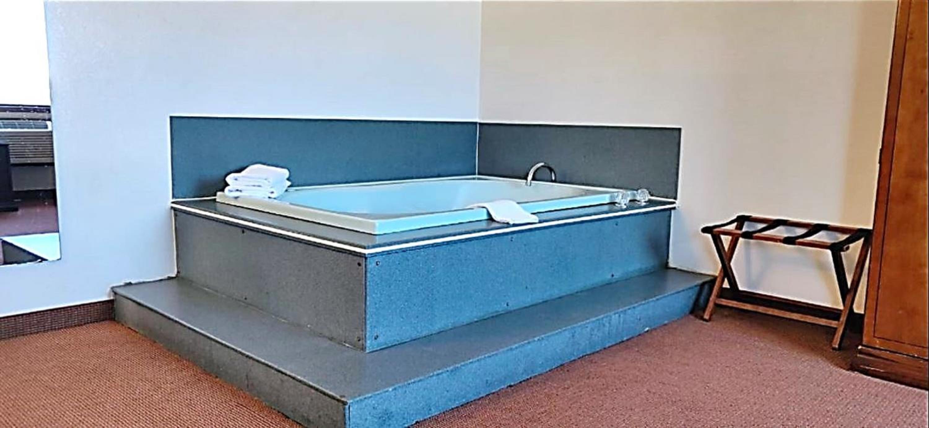 Premium King Room with Jetted Tub - Photo 4