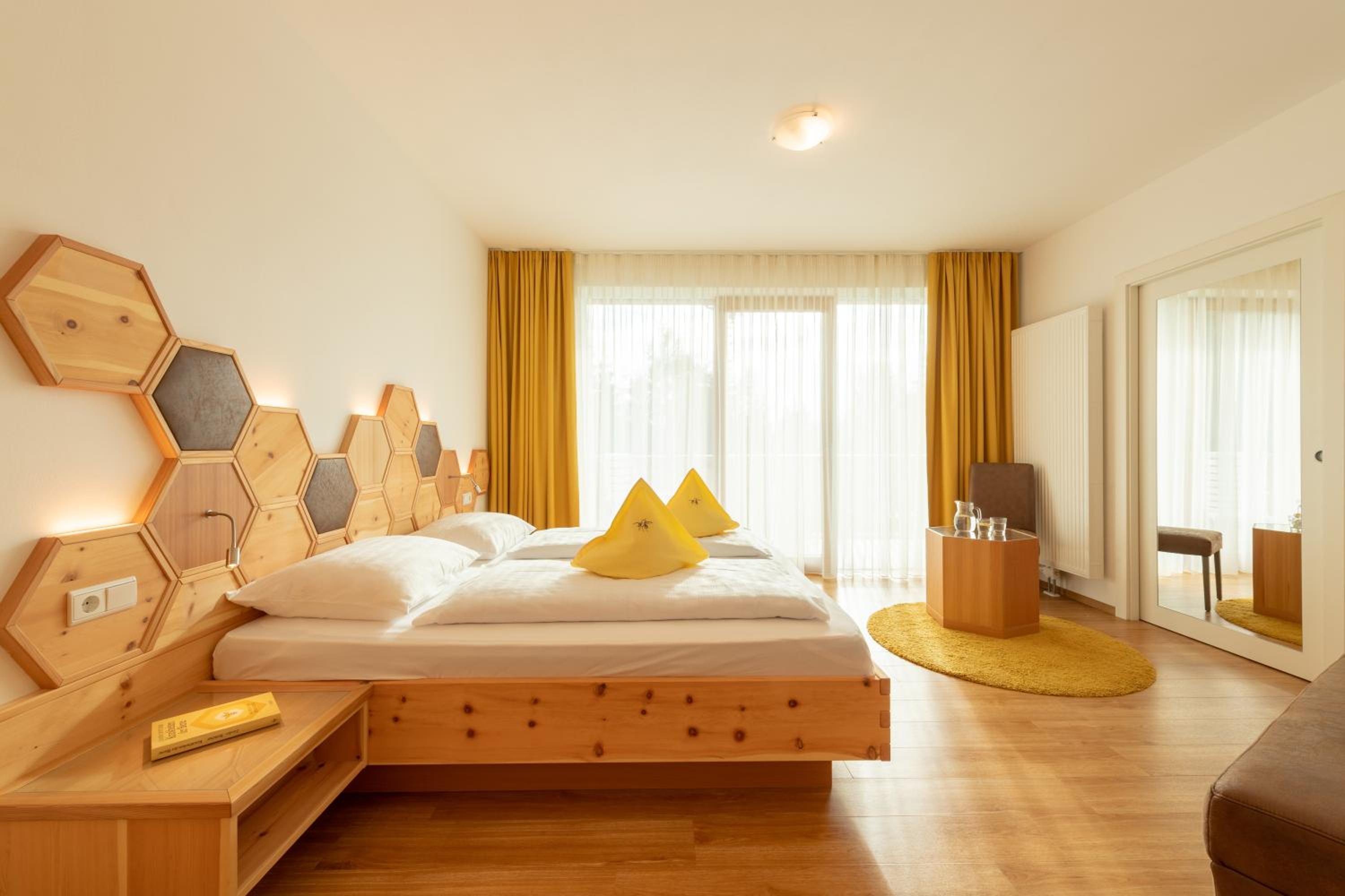 Family Room (2 Adults + 1 Child) photo 2