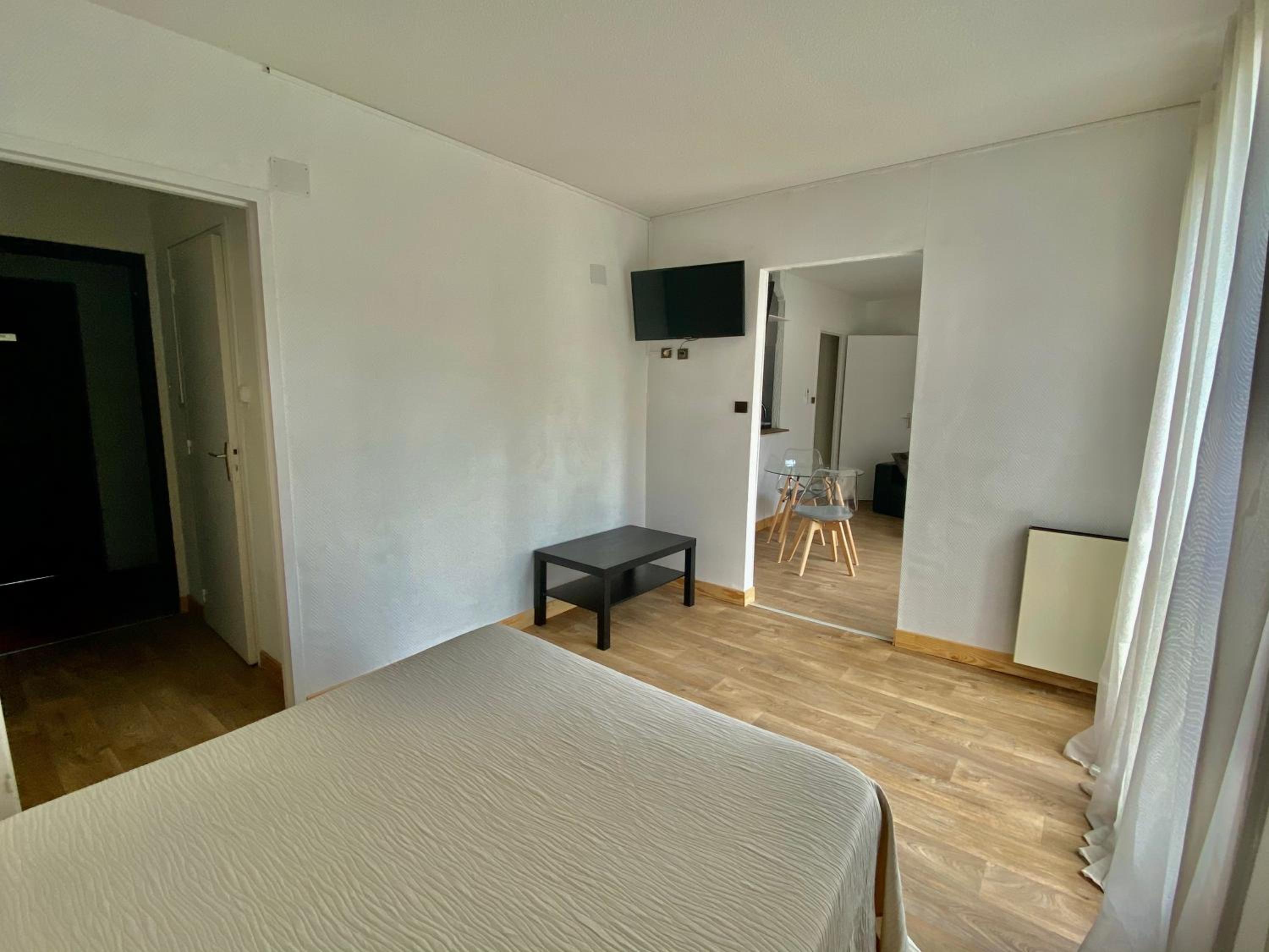Apartment with Garden View - Photo 8