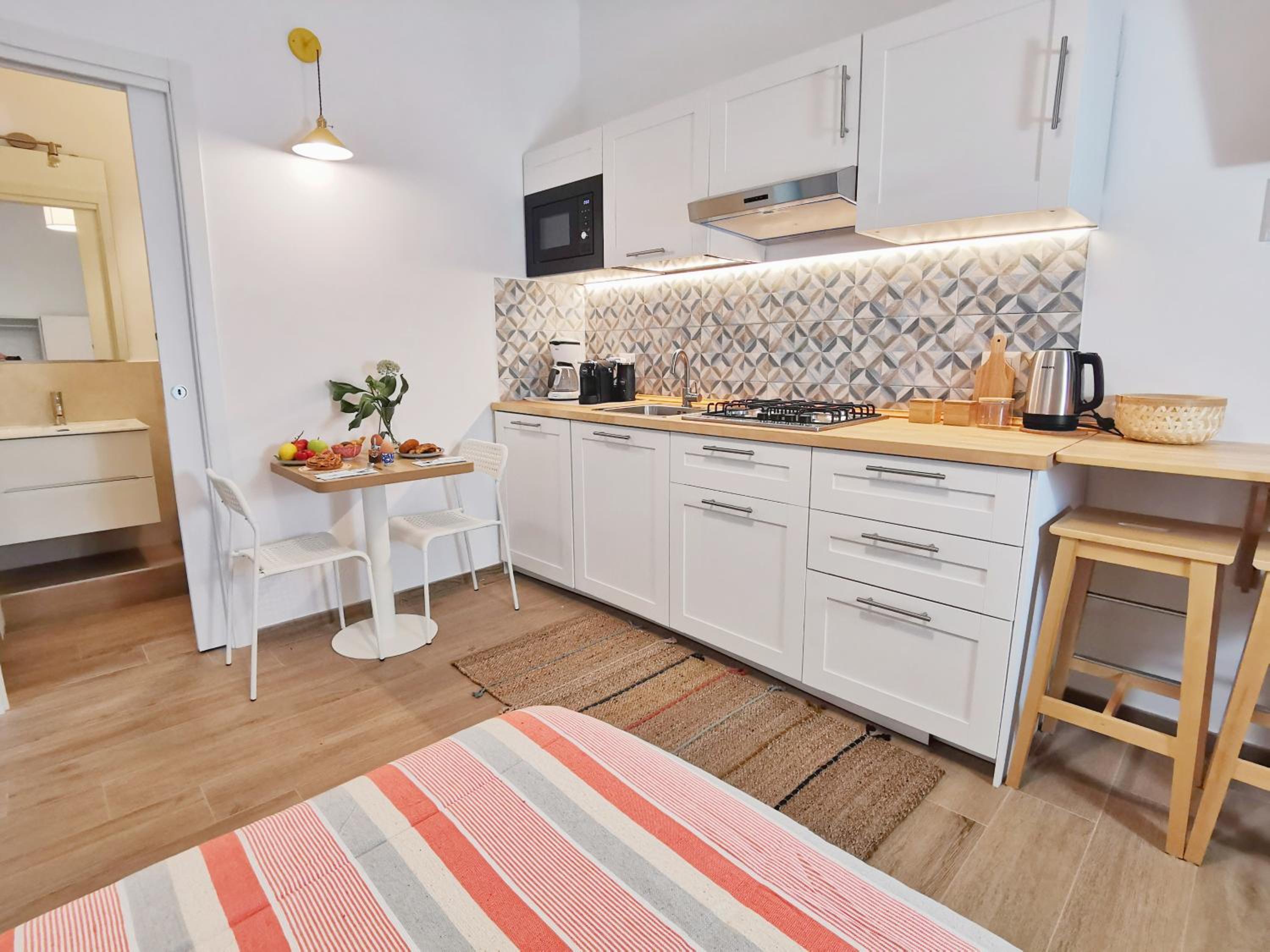 Double Room with Kitchen (no view) photo 2