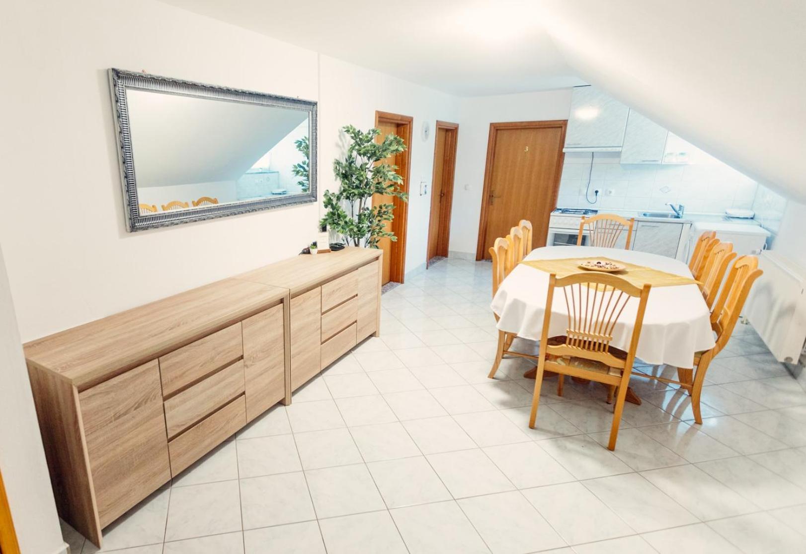 Triple Room with Private Bathroom photo 3