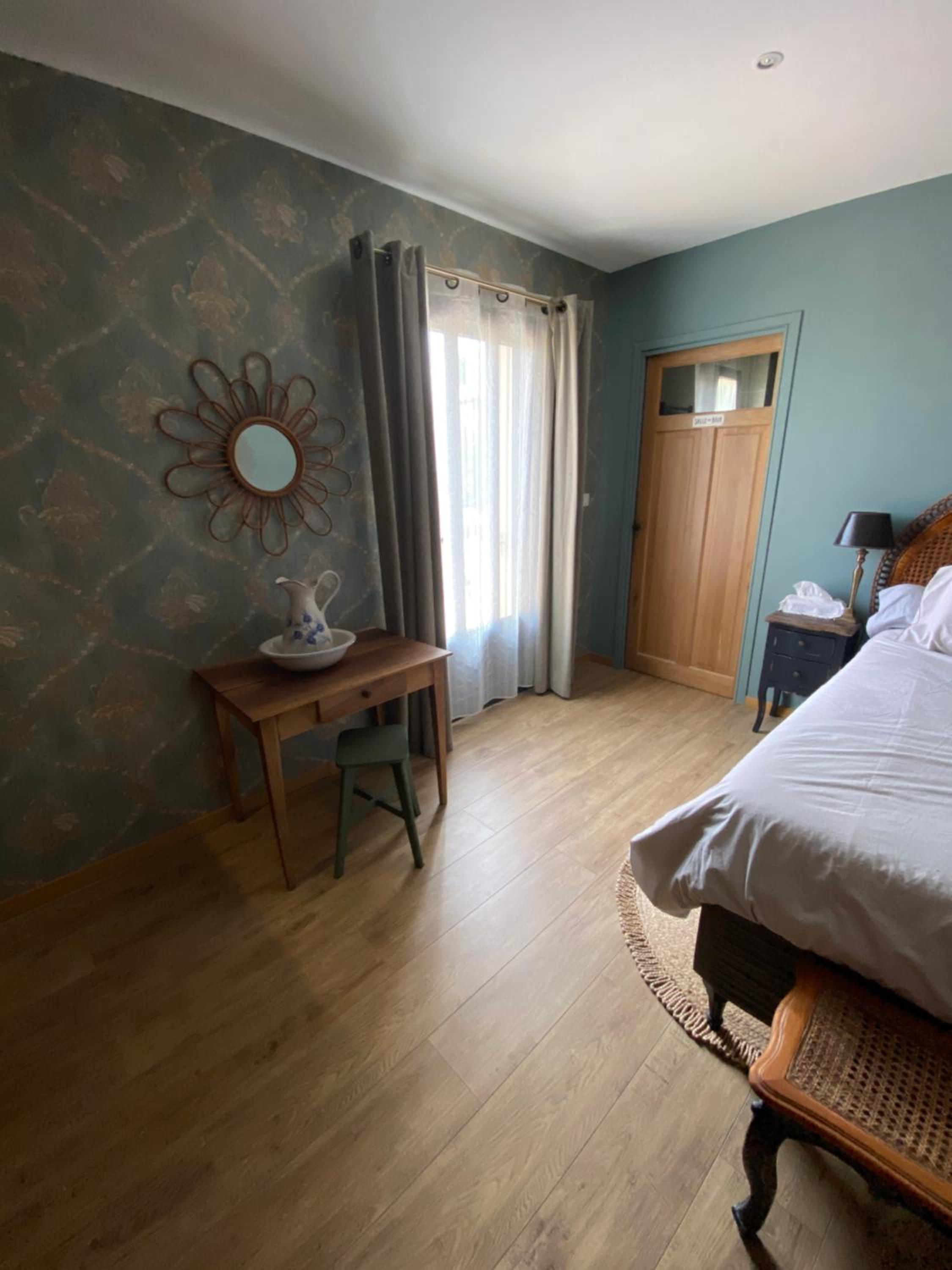 Large Double Room - Photo 2