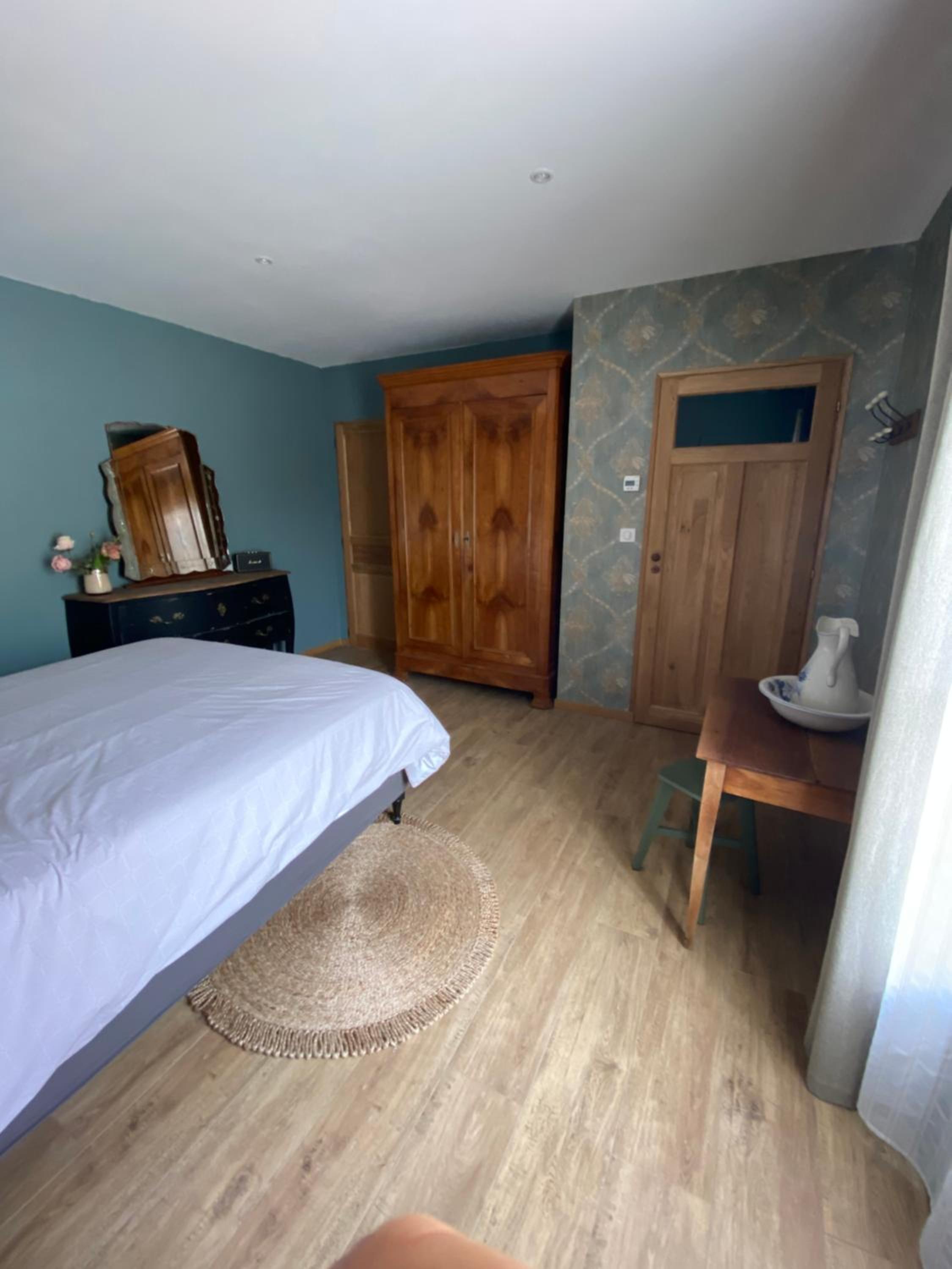 Large Double Room - Photo 5