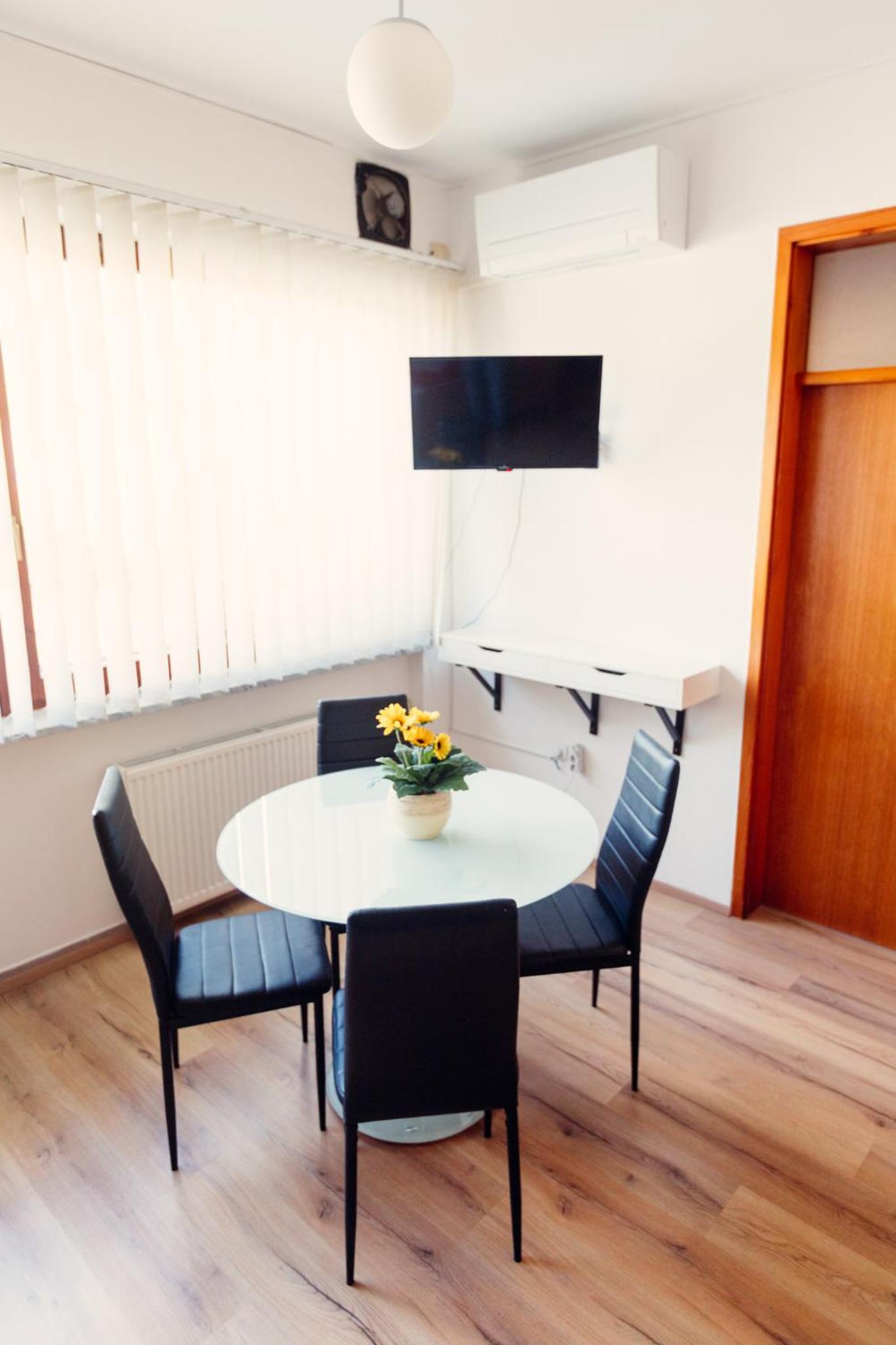 Studio with Balcony - Photo 3