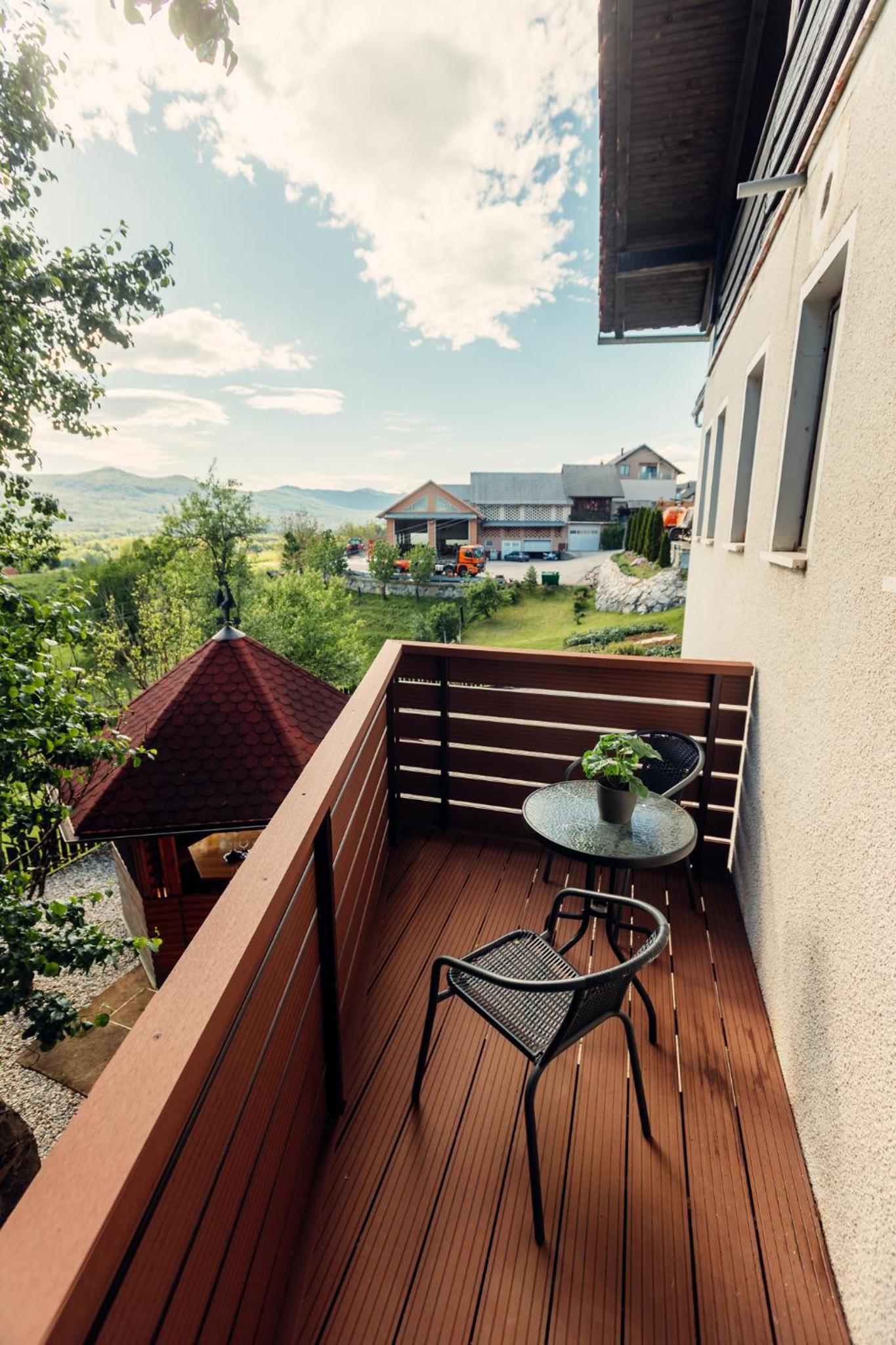 Studio with Balcony - Photo 2