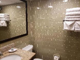 Queen Room with Bath Tub - Disability Access/Non-Smoking  - Photo 2