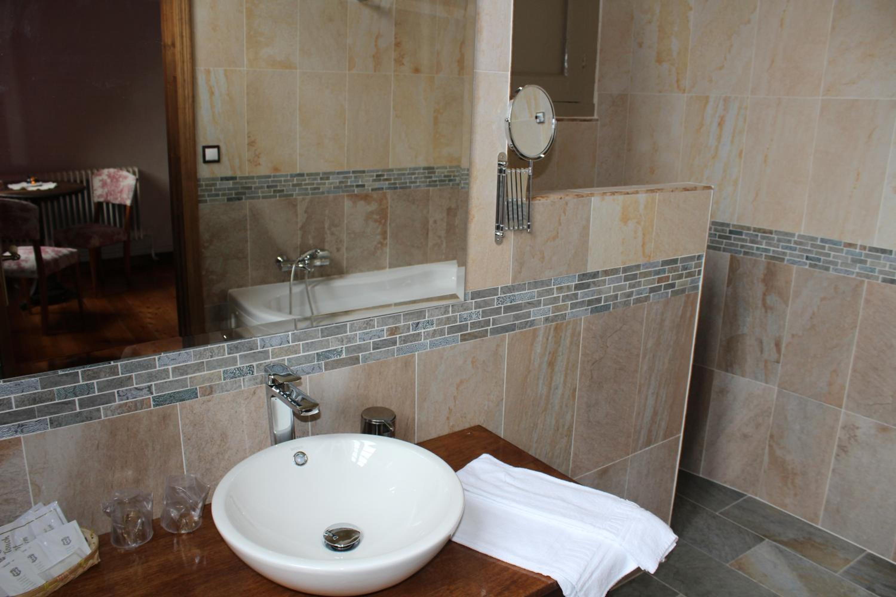 Double Room with Spa Bath photo 3