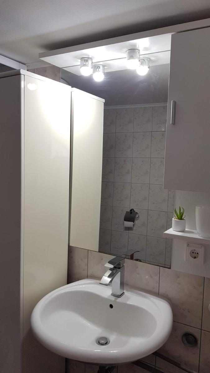 Studio Apartment - Photo 24
