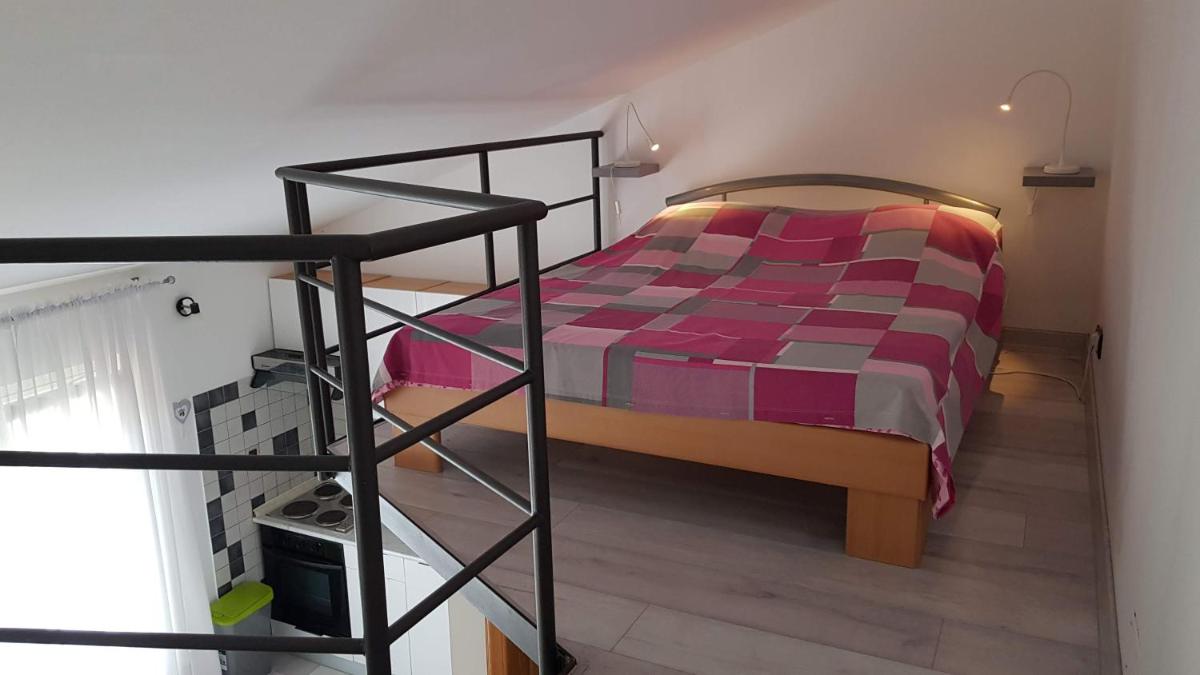 Studio Apartment - Photo 11