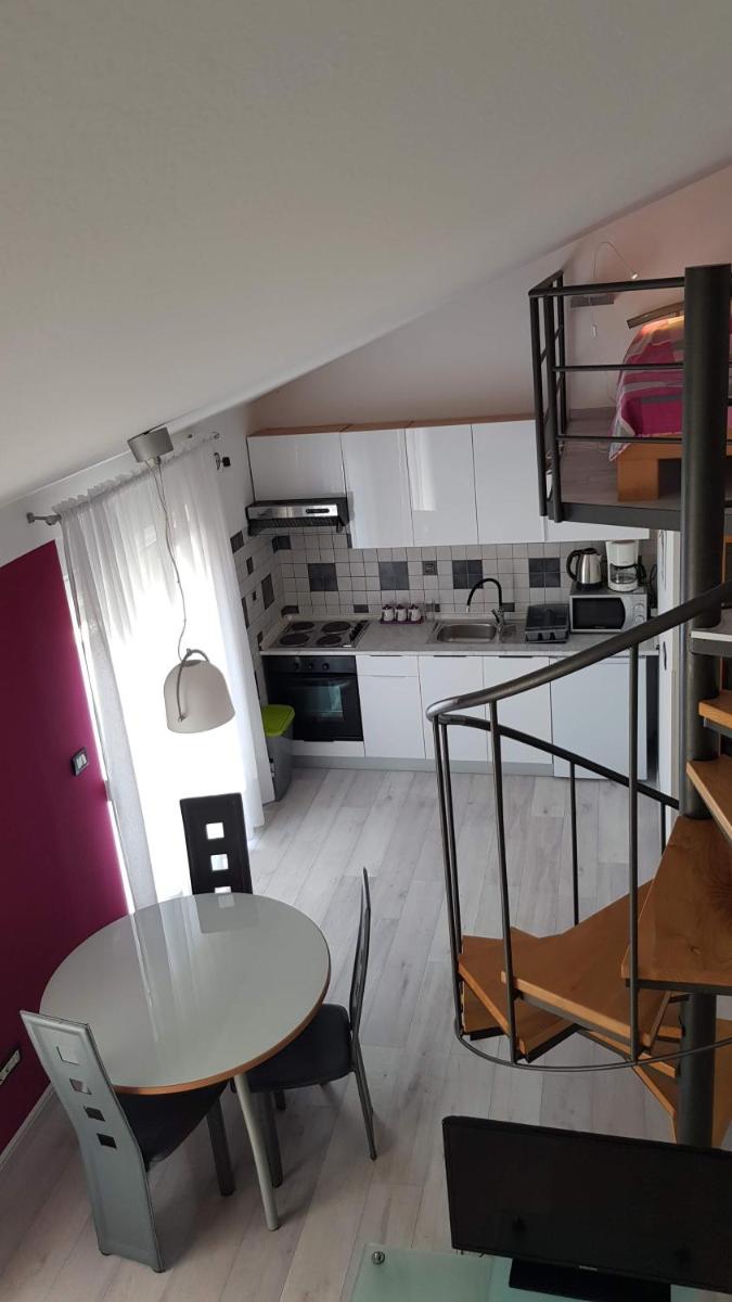 Studio Apartment - Photo 18