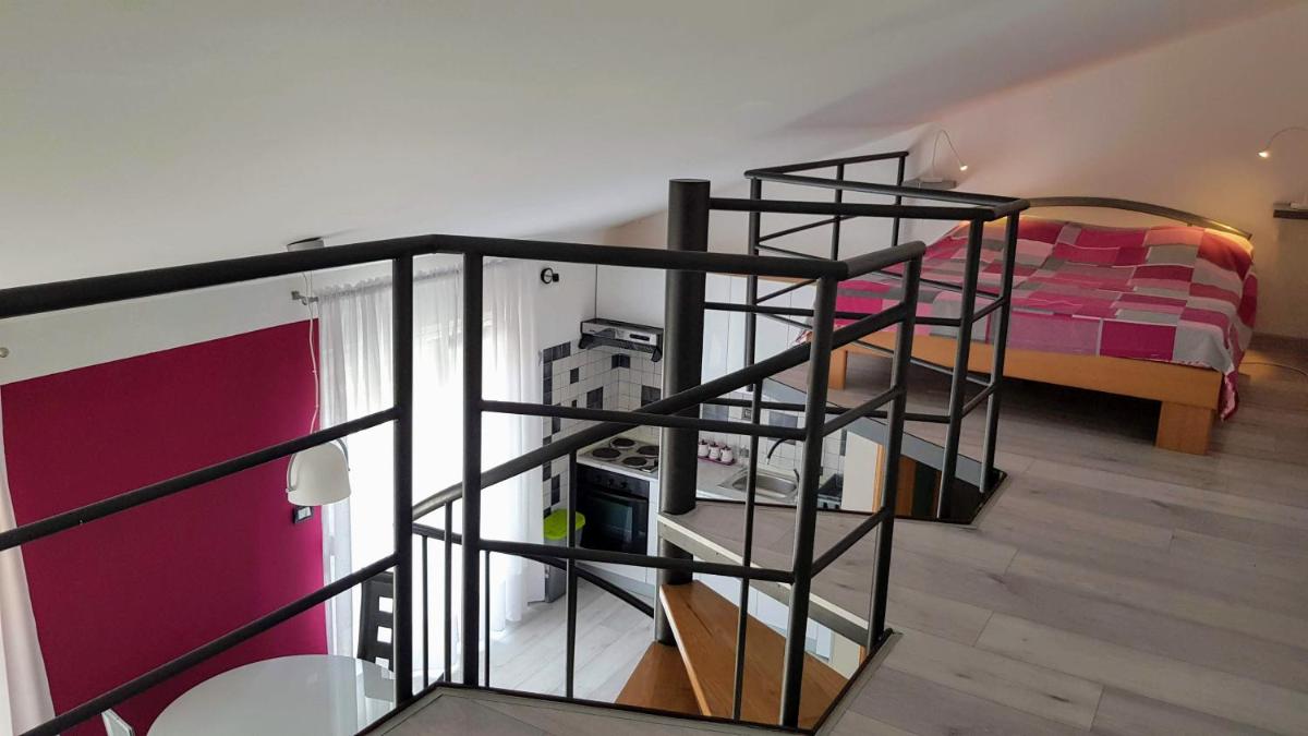 Studio Apartment - Photo 13