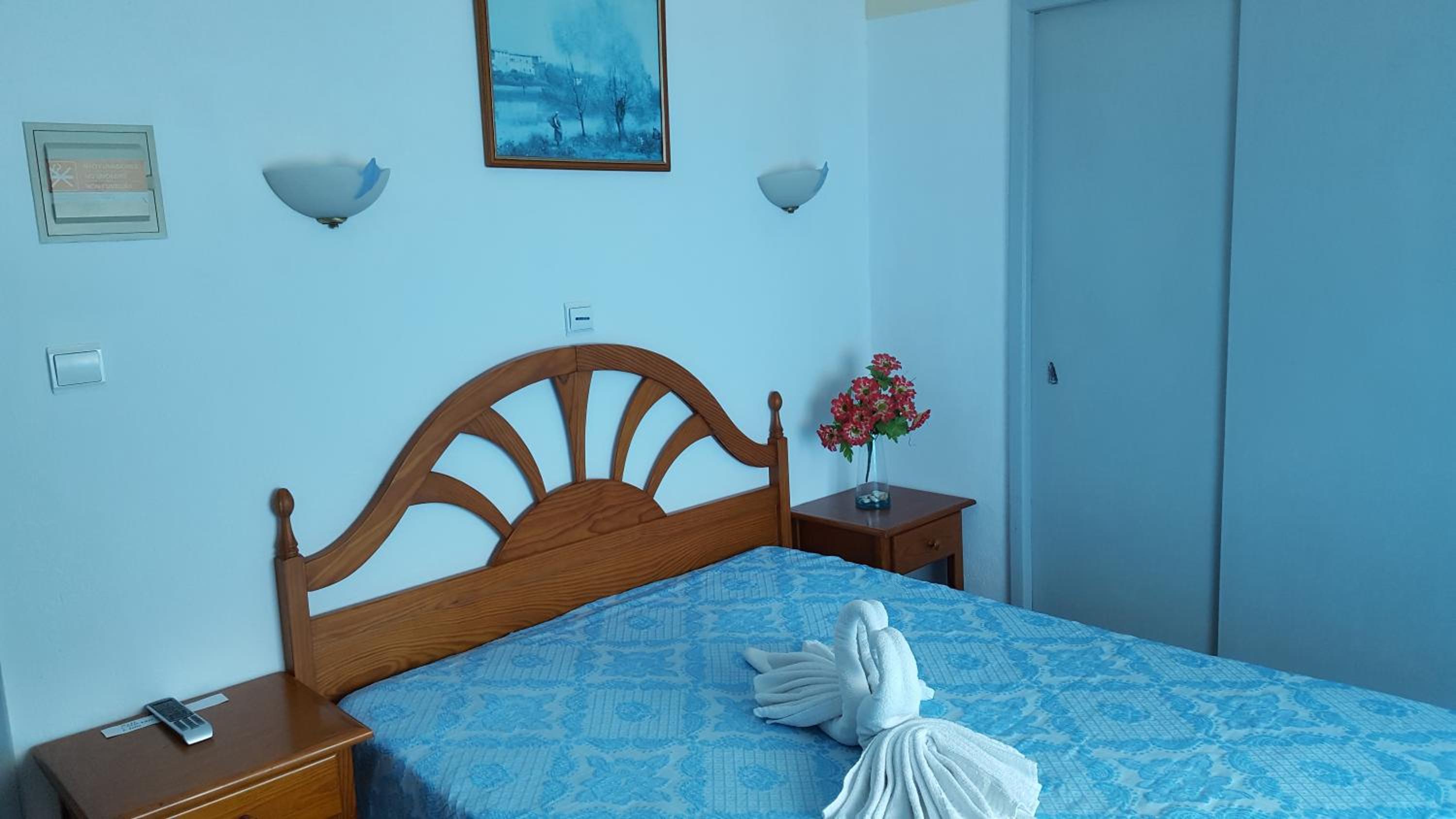Double or Twin Room - Photo 5