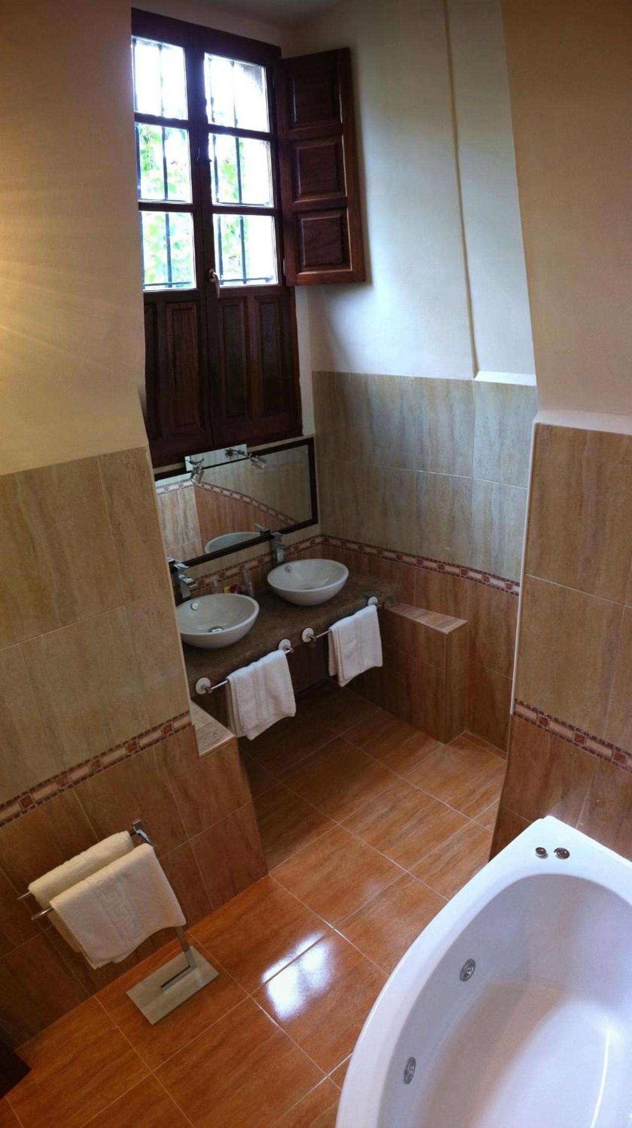 Double Room with Spa Bath photo 2
