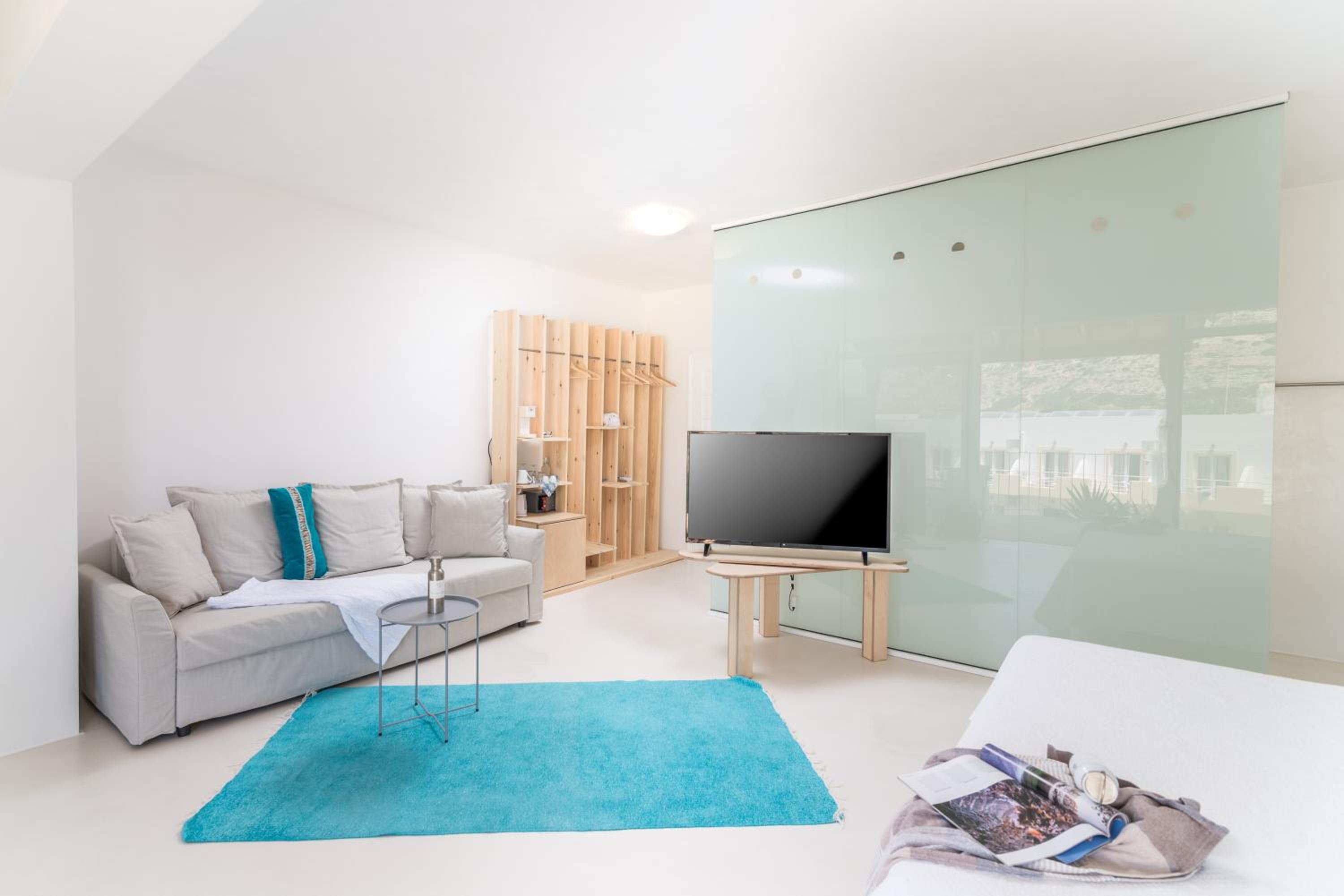 Deluxe King Suite - Photo 9