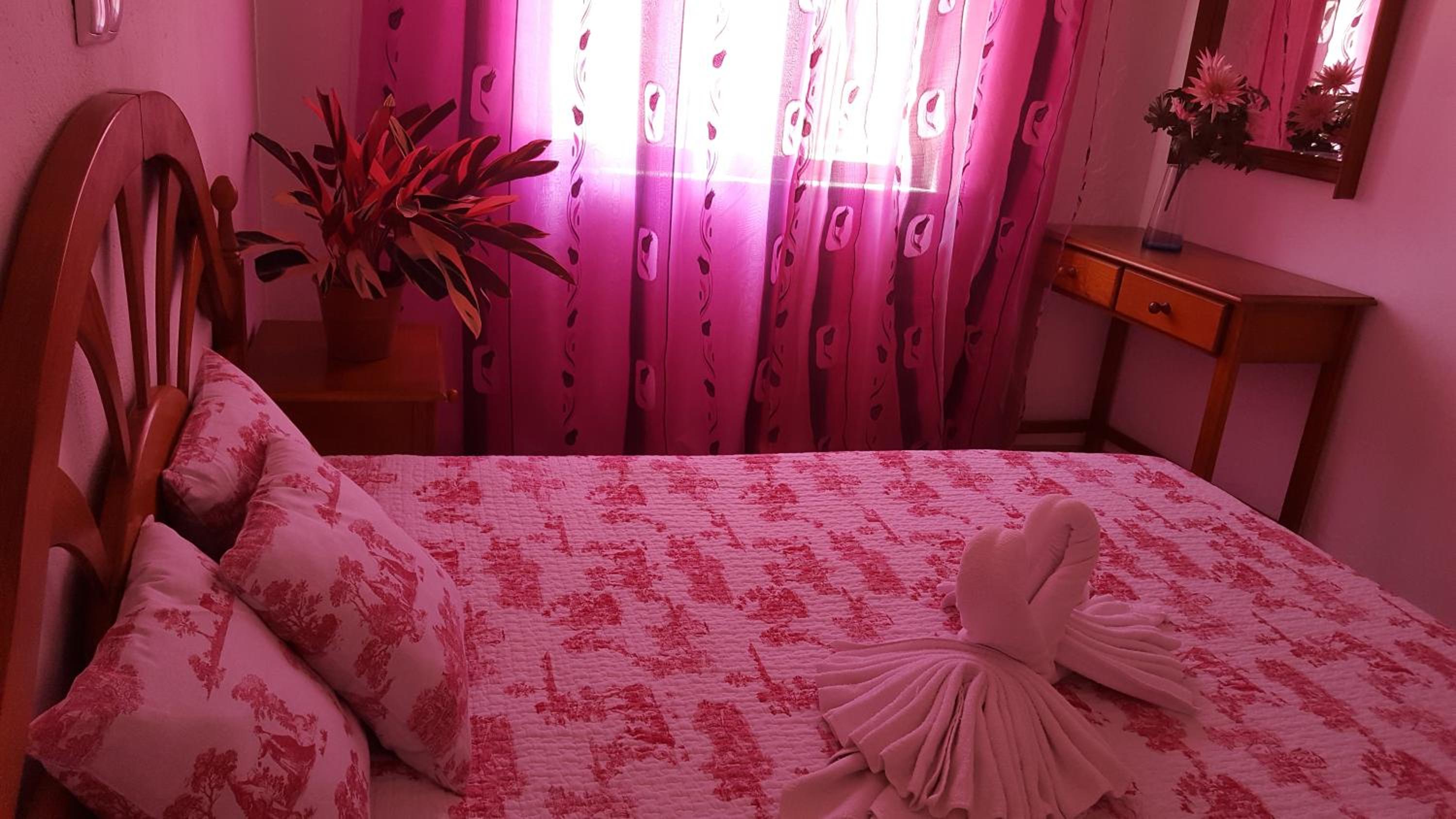 Double Room with Private Bathroom - Photo 2