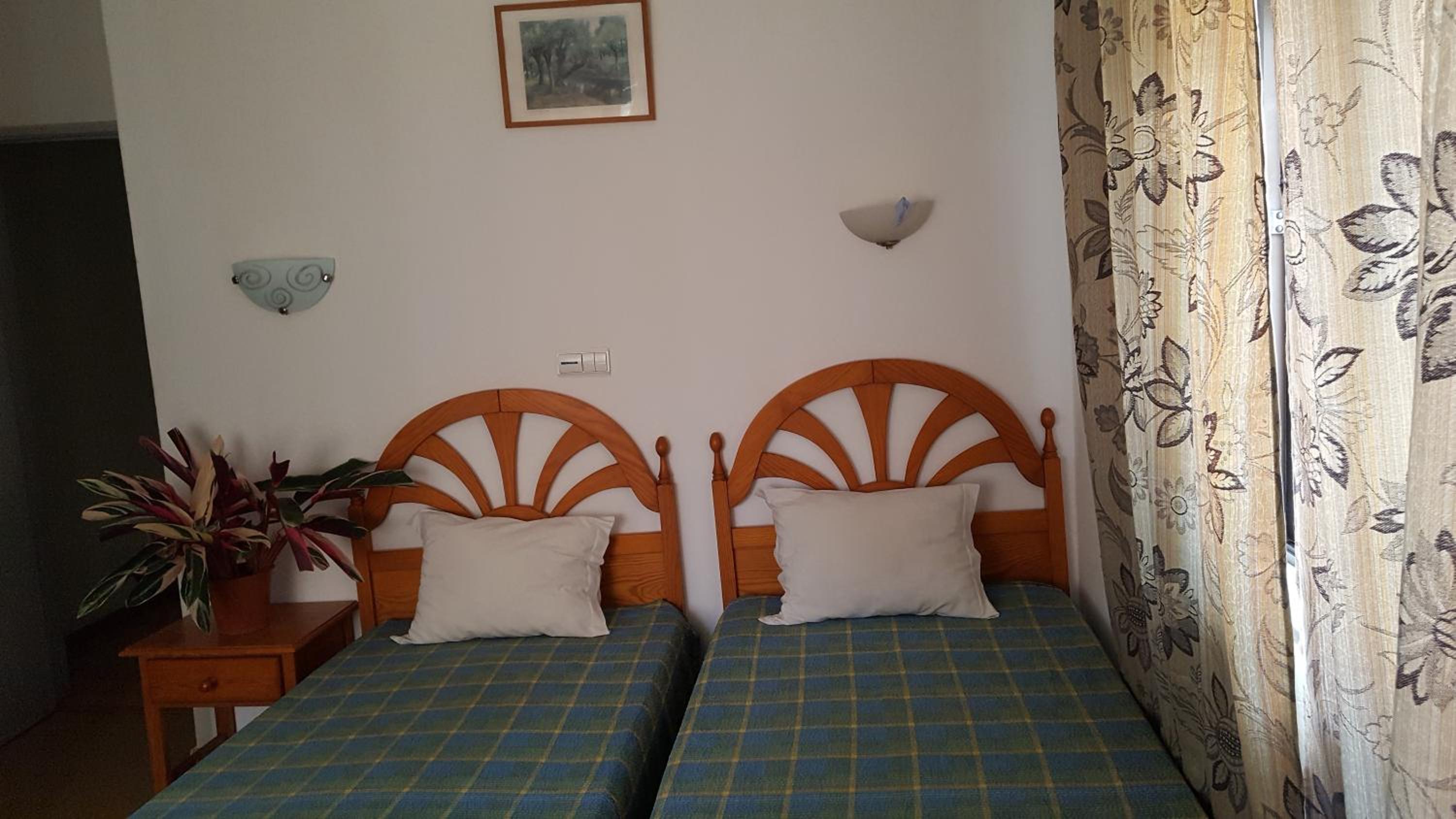 Triple Room with Bathroom - Photo 13