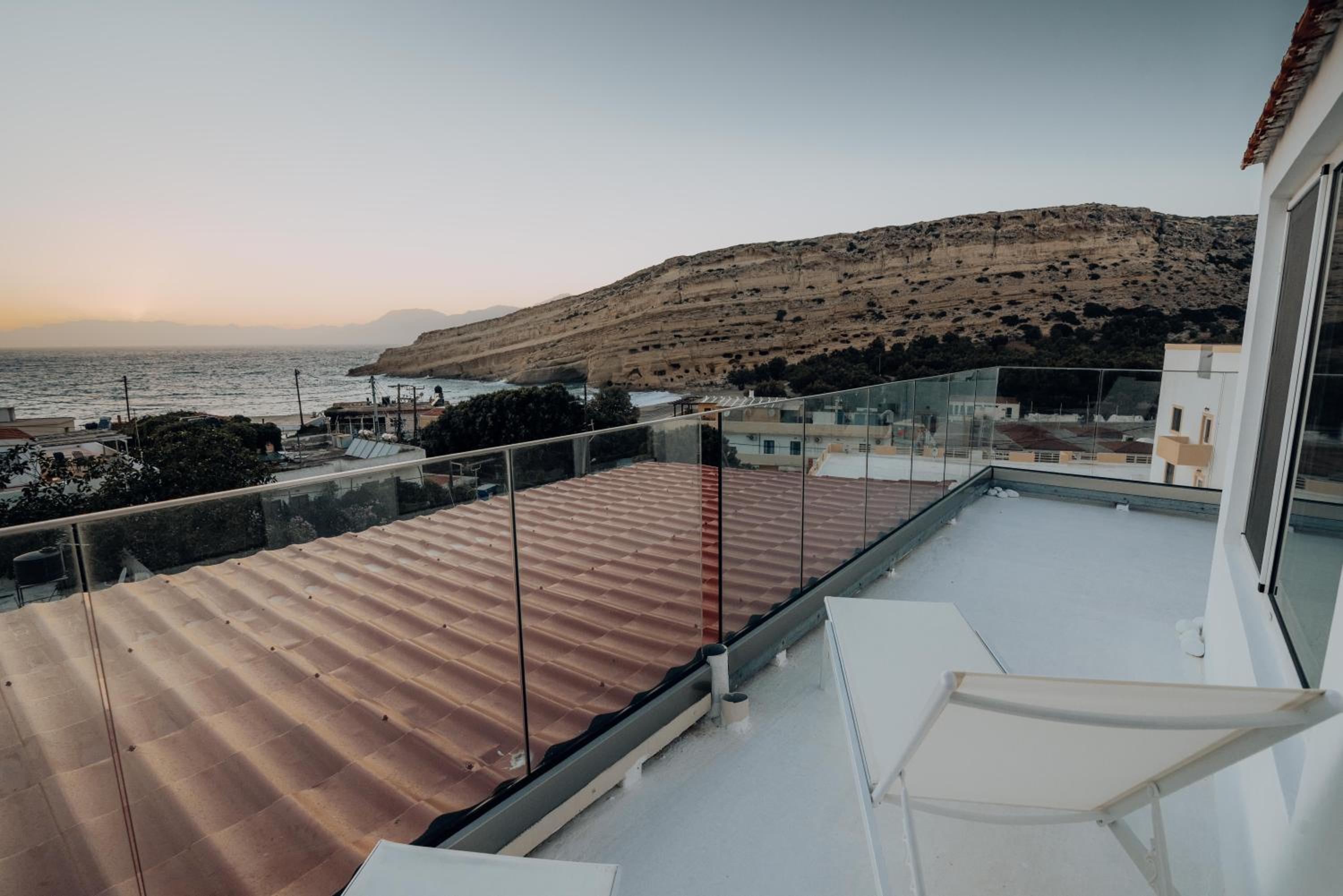 Deluxe Suite with Sea View - Photo 7