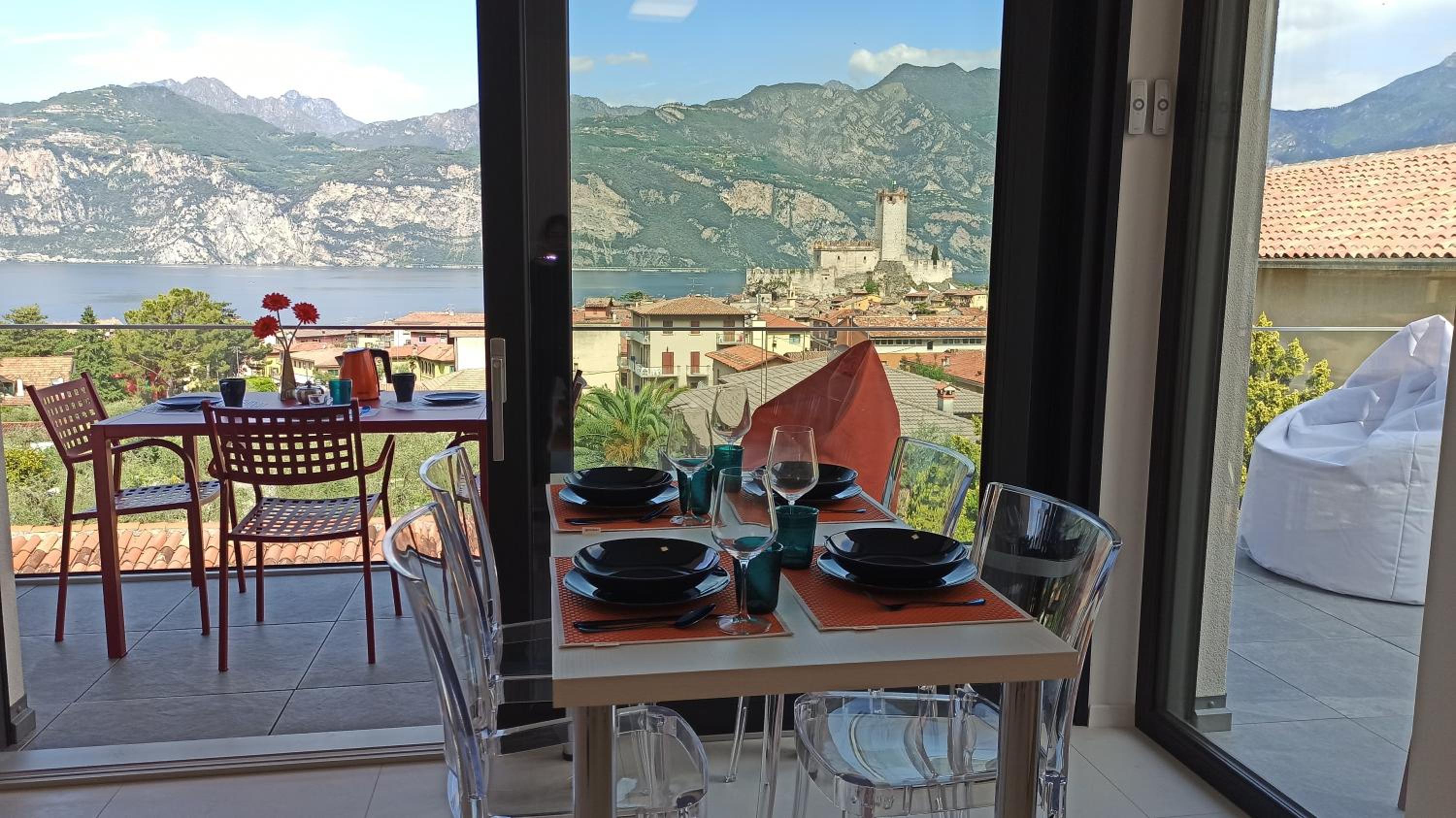 Two-Bedroom Deluxe Apartment with Balcony photo 2