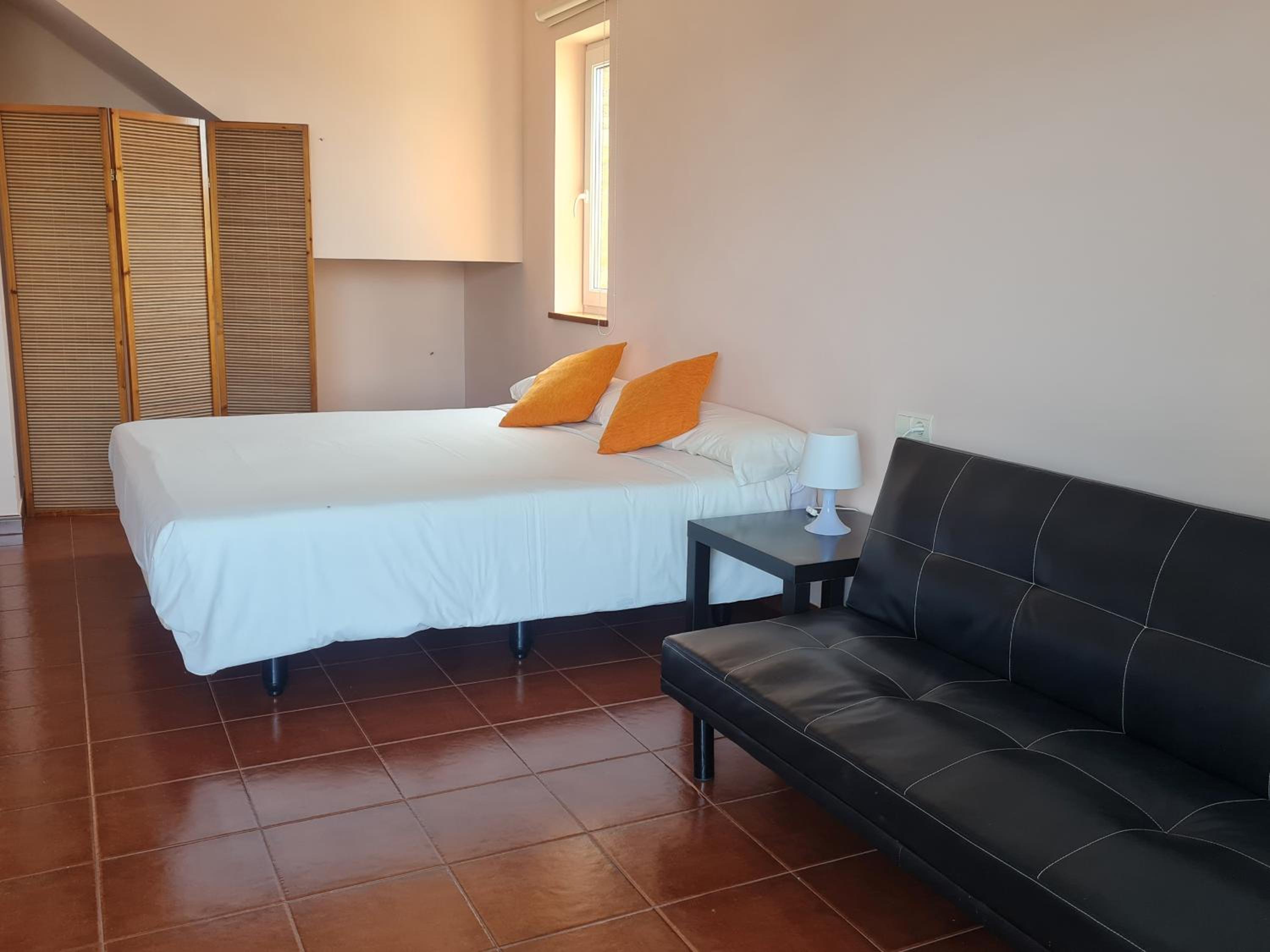 Estudio con vista al jardín