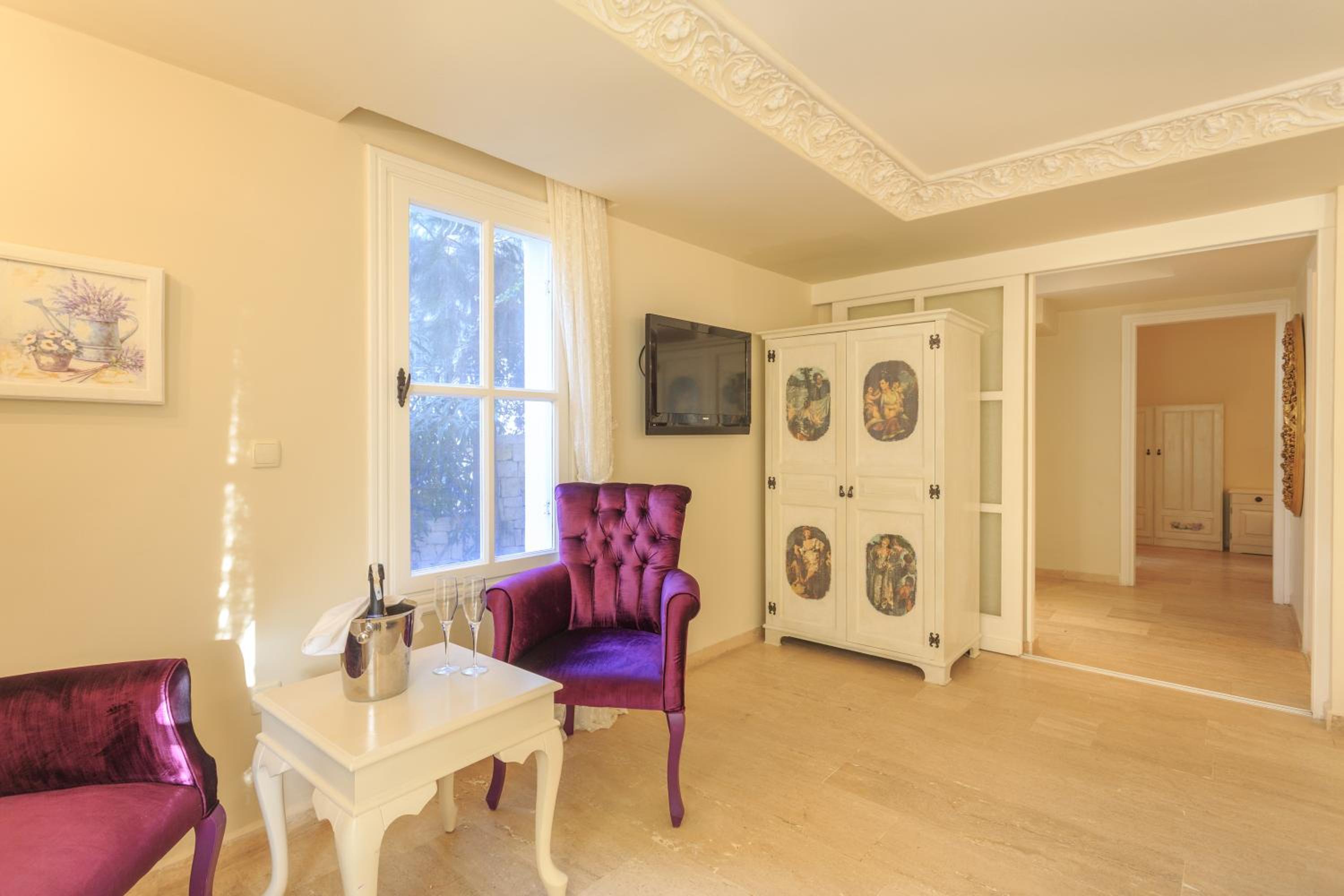 Two-Bedroom Suite - Photo 4