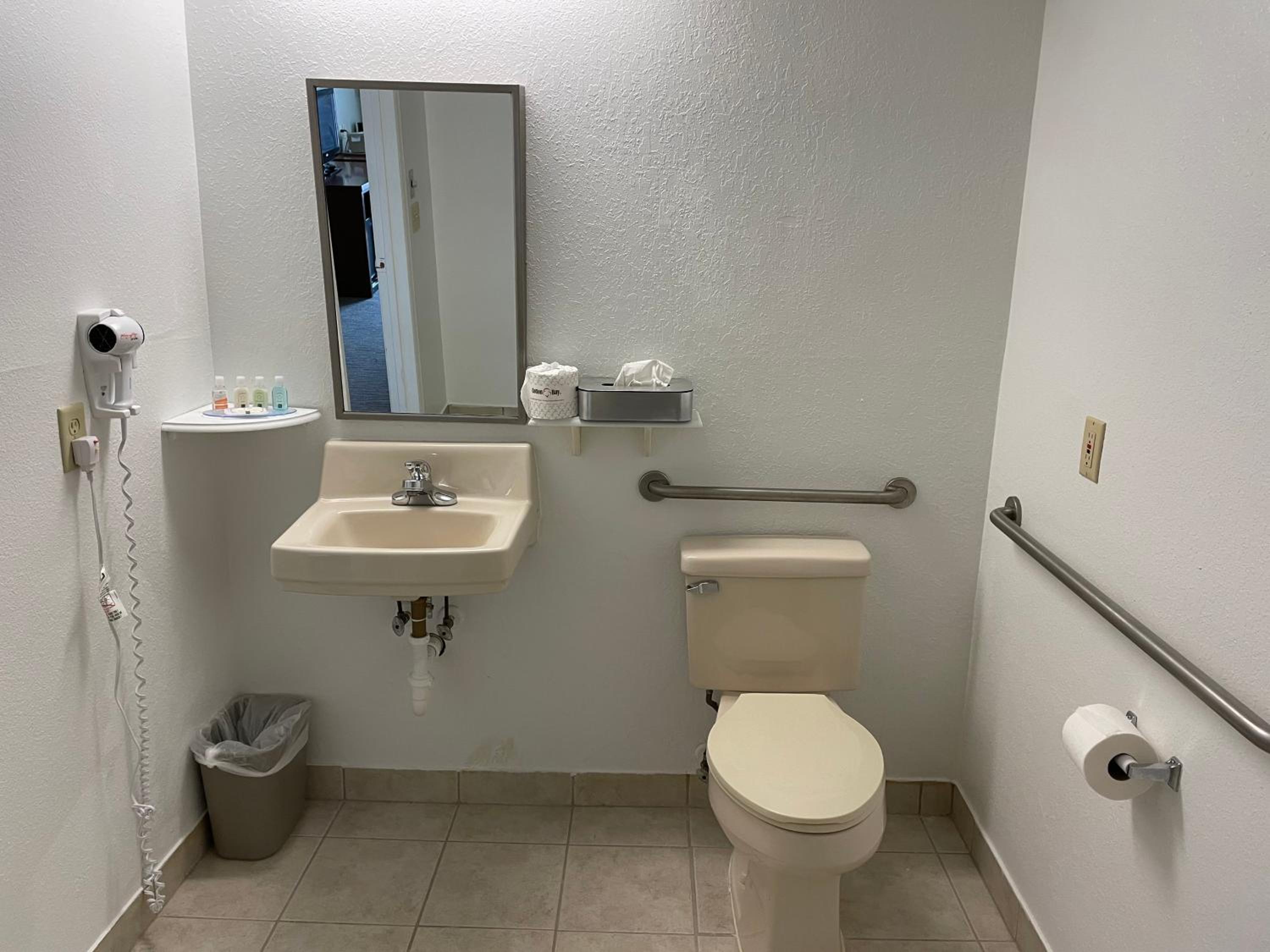 Double Room - Accessible/Non-Smoking photo 2