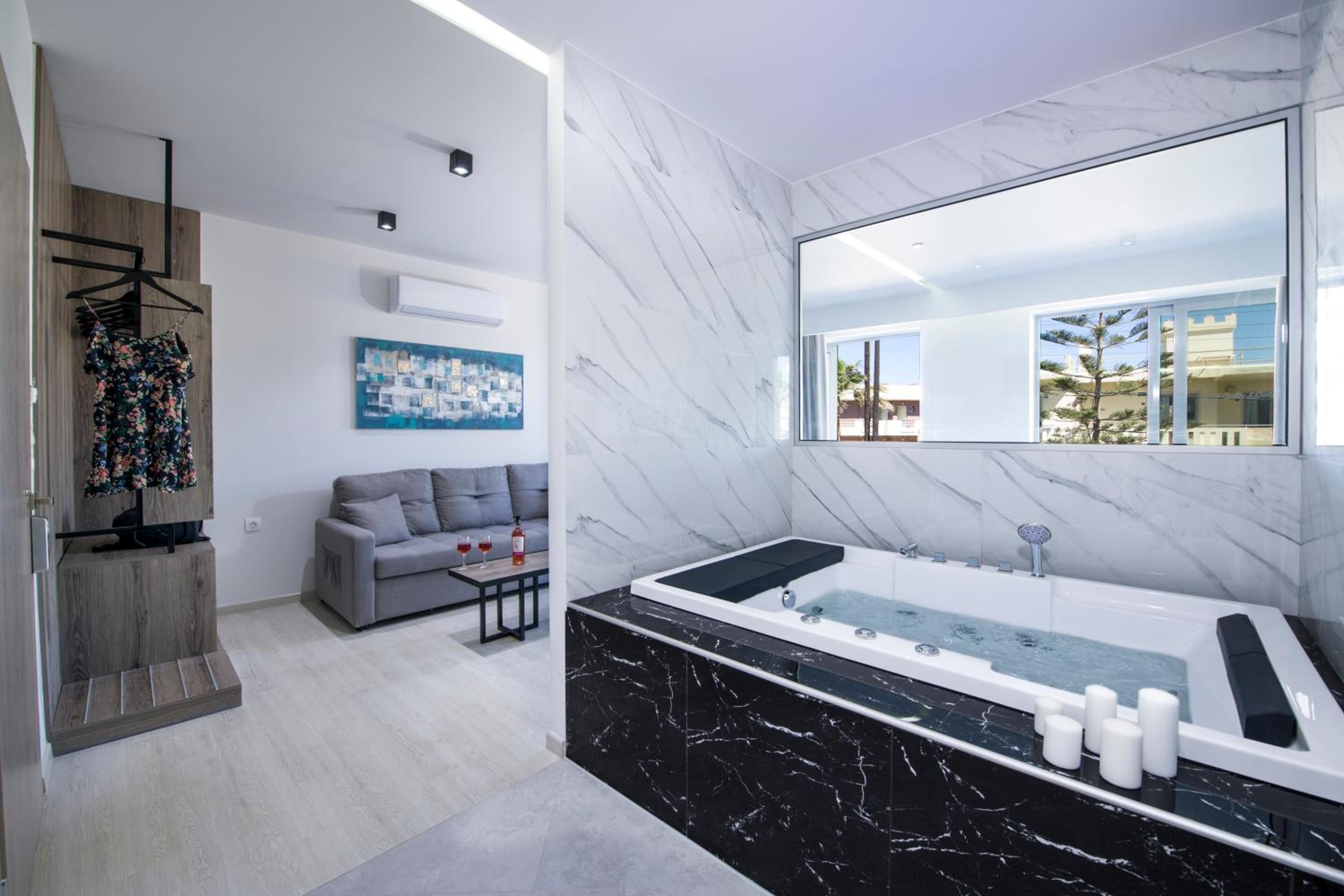 Afrodite Deluxe Suite with Hot Tub Indoor Jacuzzi photo 3
