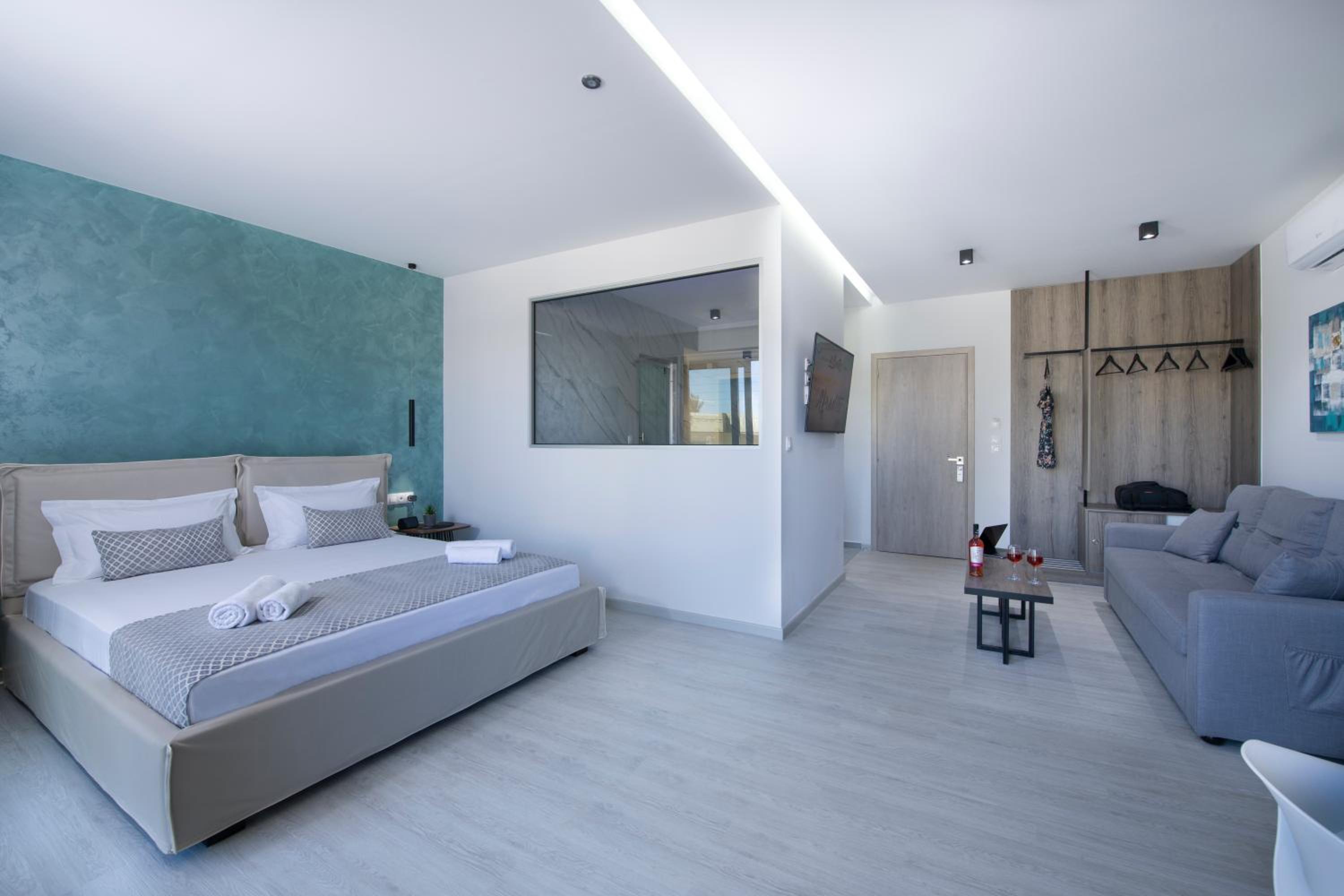 Afrodite Deluxe Suite with Hot Tub Indoor Jacuzzi