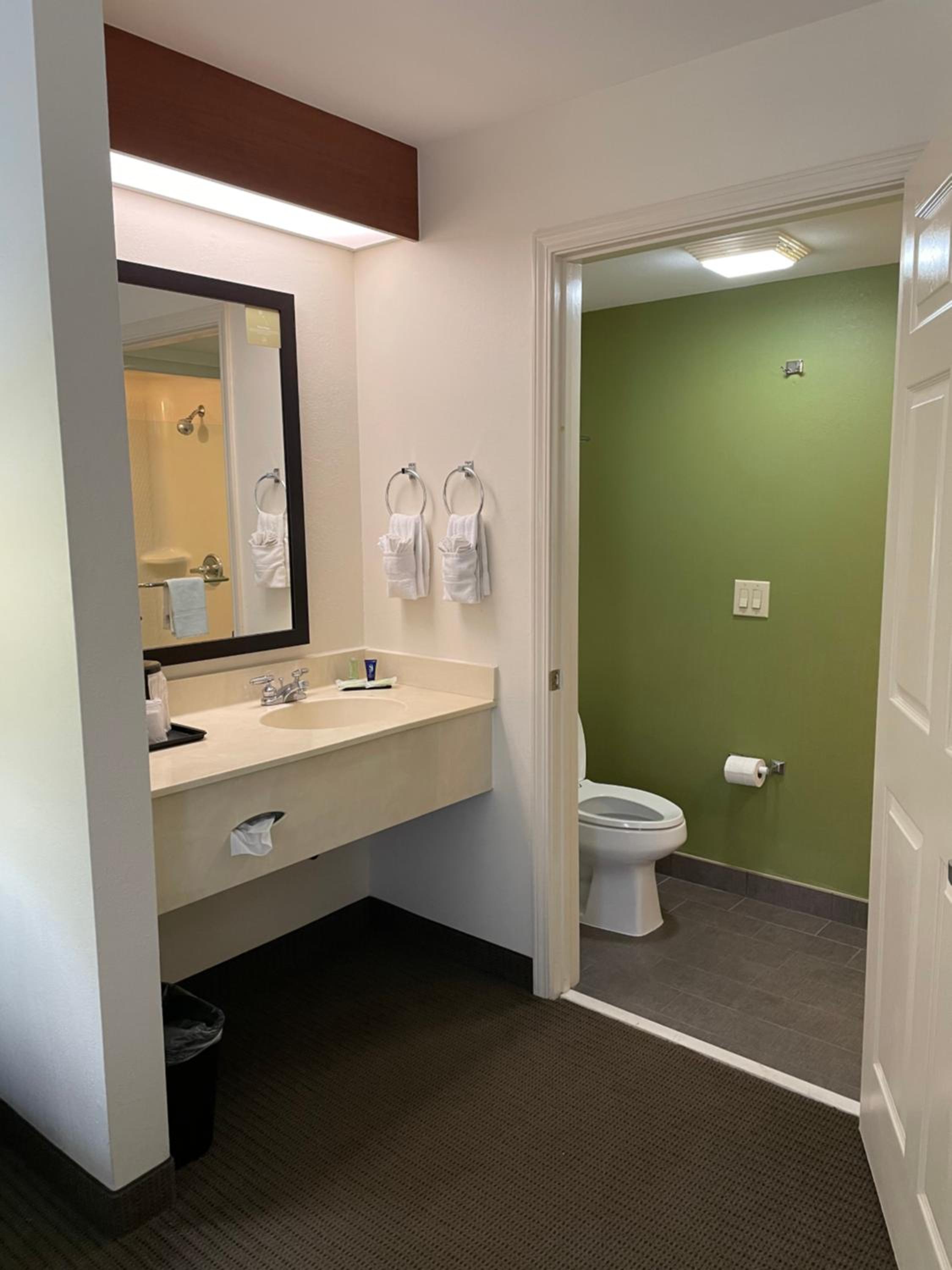 King Room - Non-Smoking - Photo 3