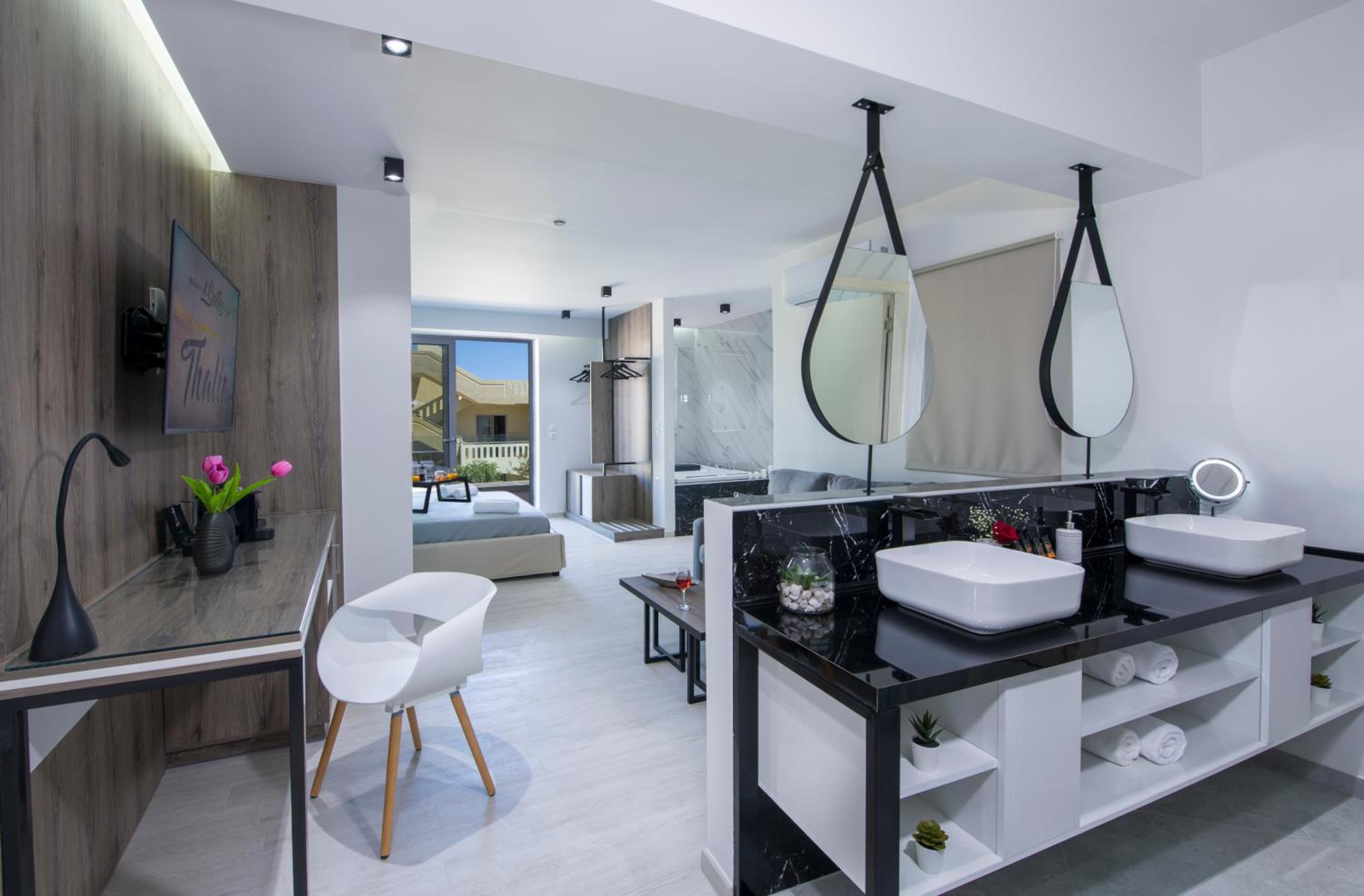 Thalia Deluxe Suite with Hot Tub Indoor Jacuzzi