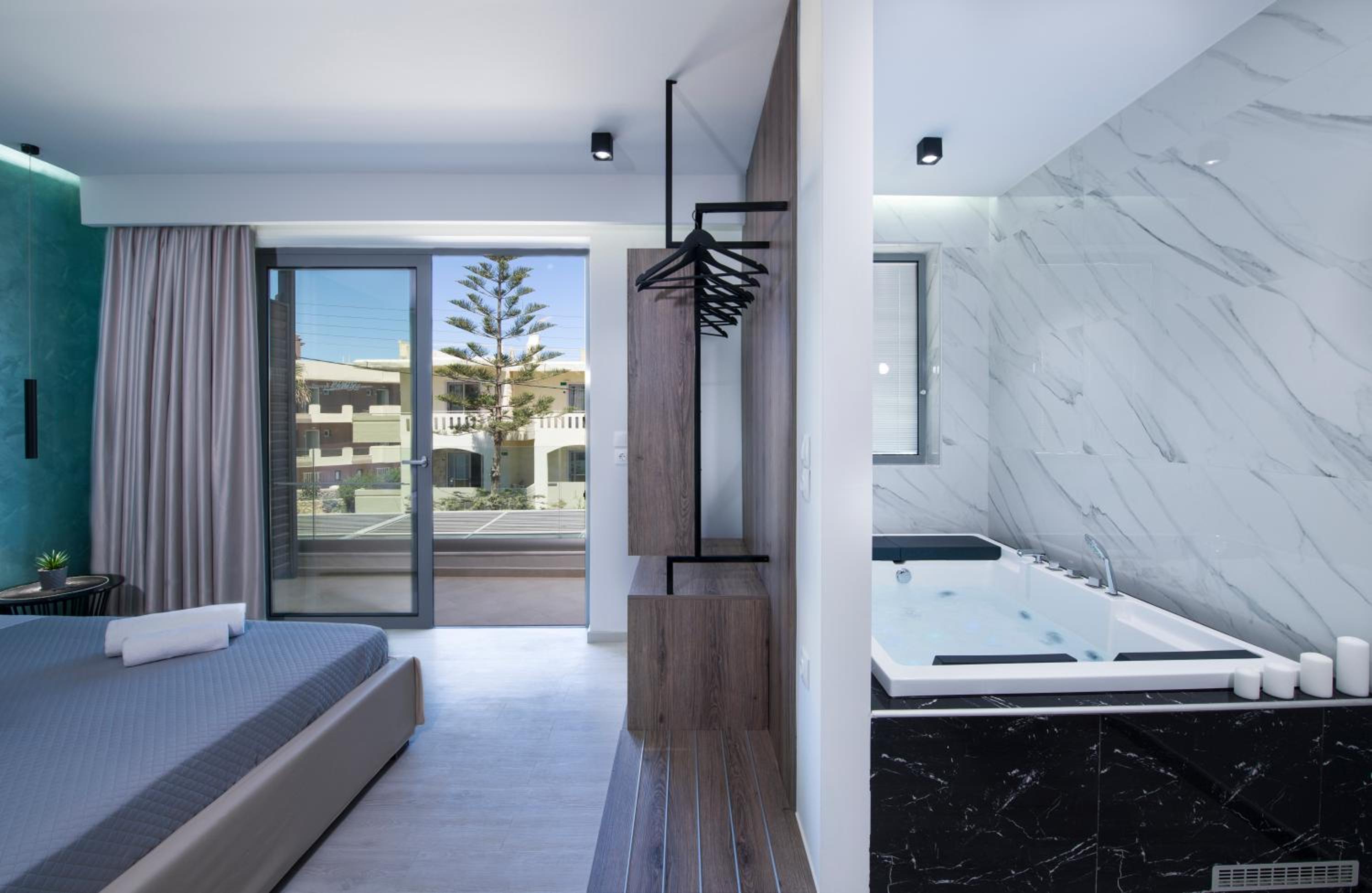 Thalia Deluxe Suite with Hot Tub Indoor Jacuzzi photo 2