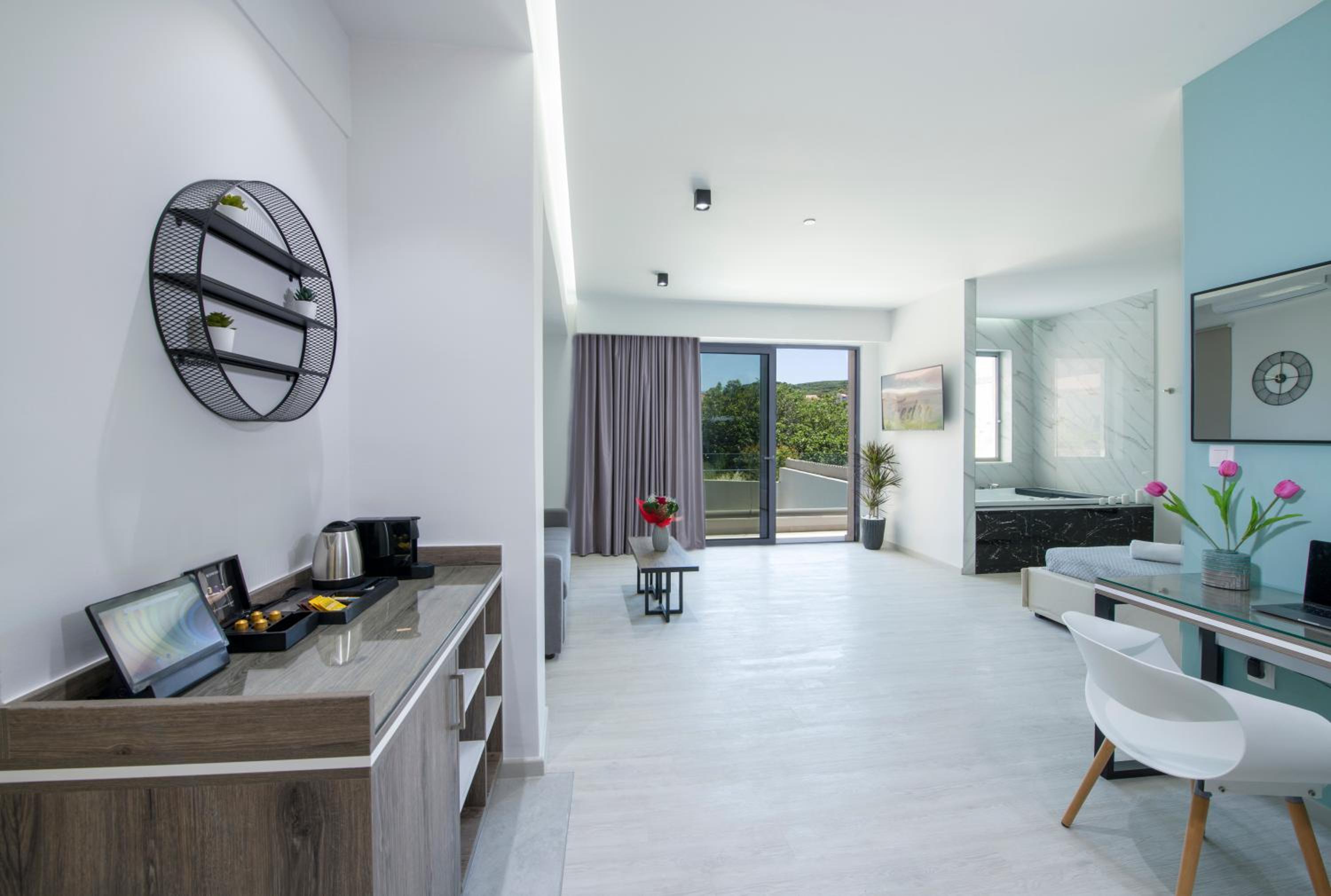Fedra Deluxe Suite with Hot Tub Indoor Jacuzzi