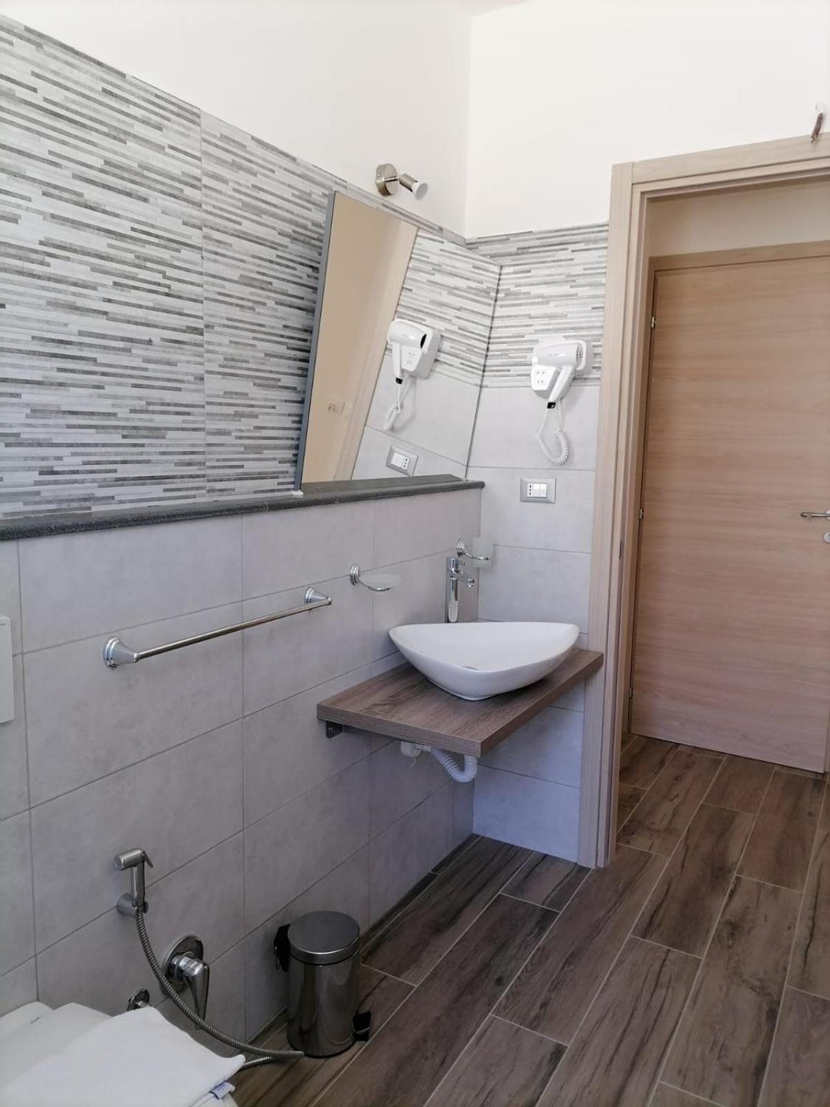 Quadruple Room - Photo 4